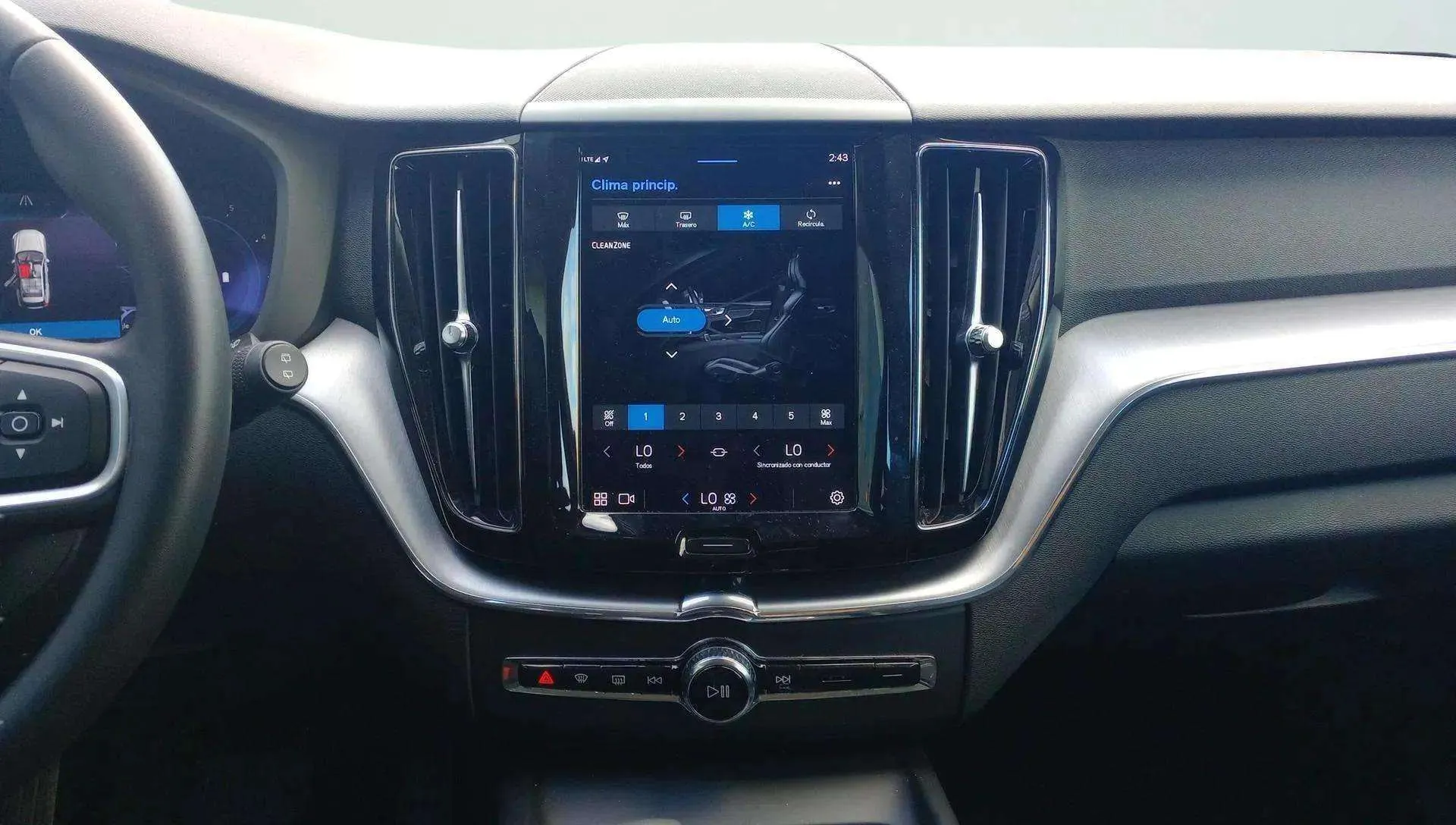 Volvo XC60 2.0 D4 Momentum - foto 15