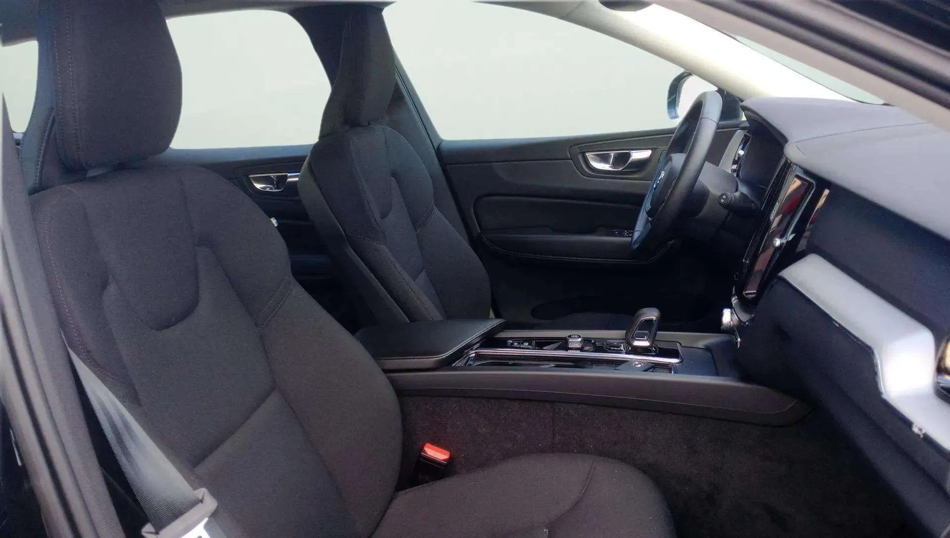 Volvo XC60 2.0 D4 Momentum - foto 10