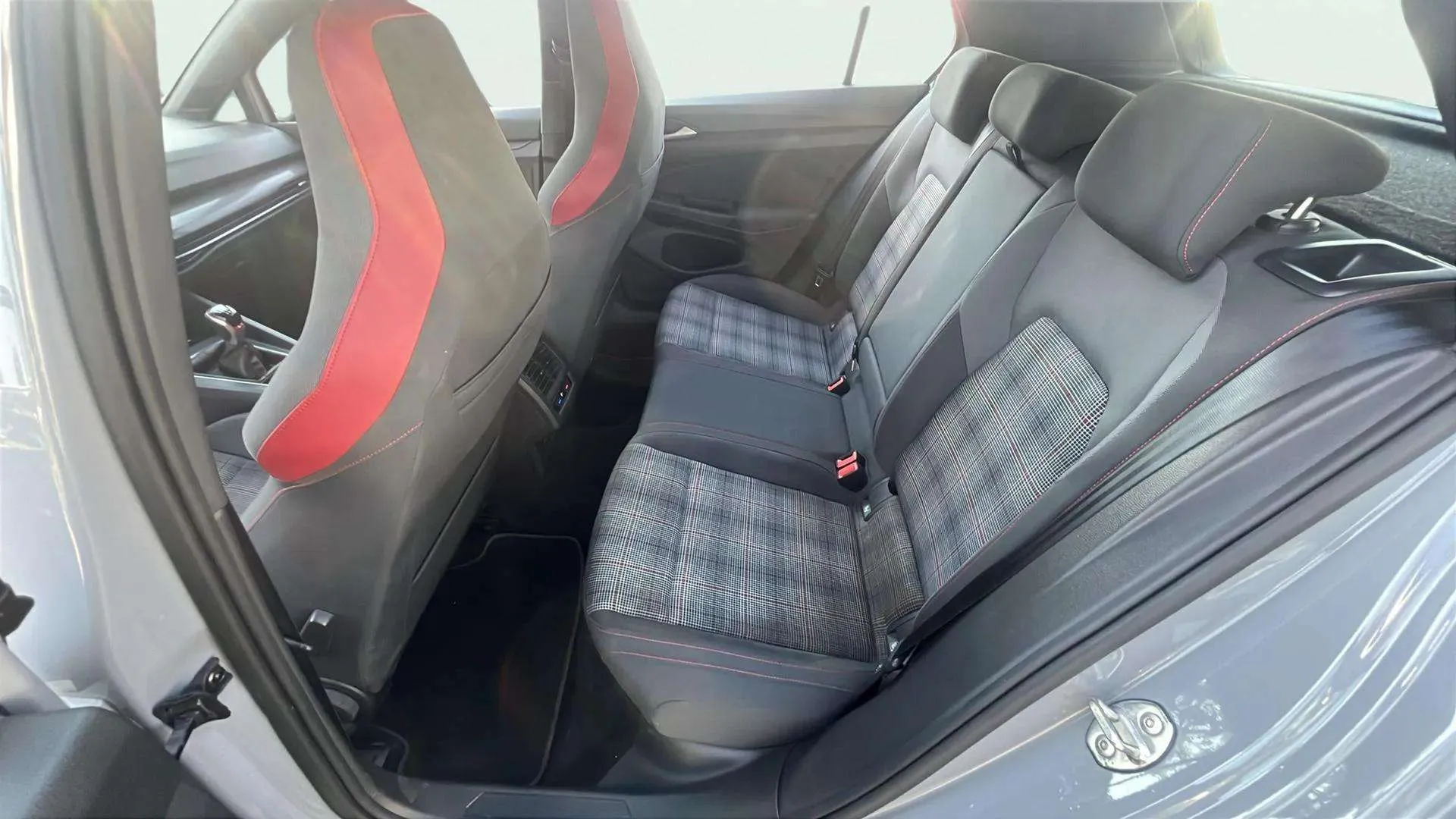 Volkswagen Golf GTI 2.0 TSI - foto 16