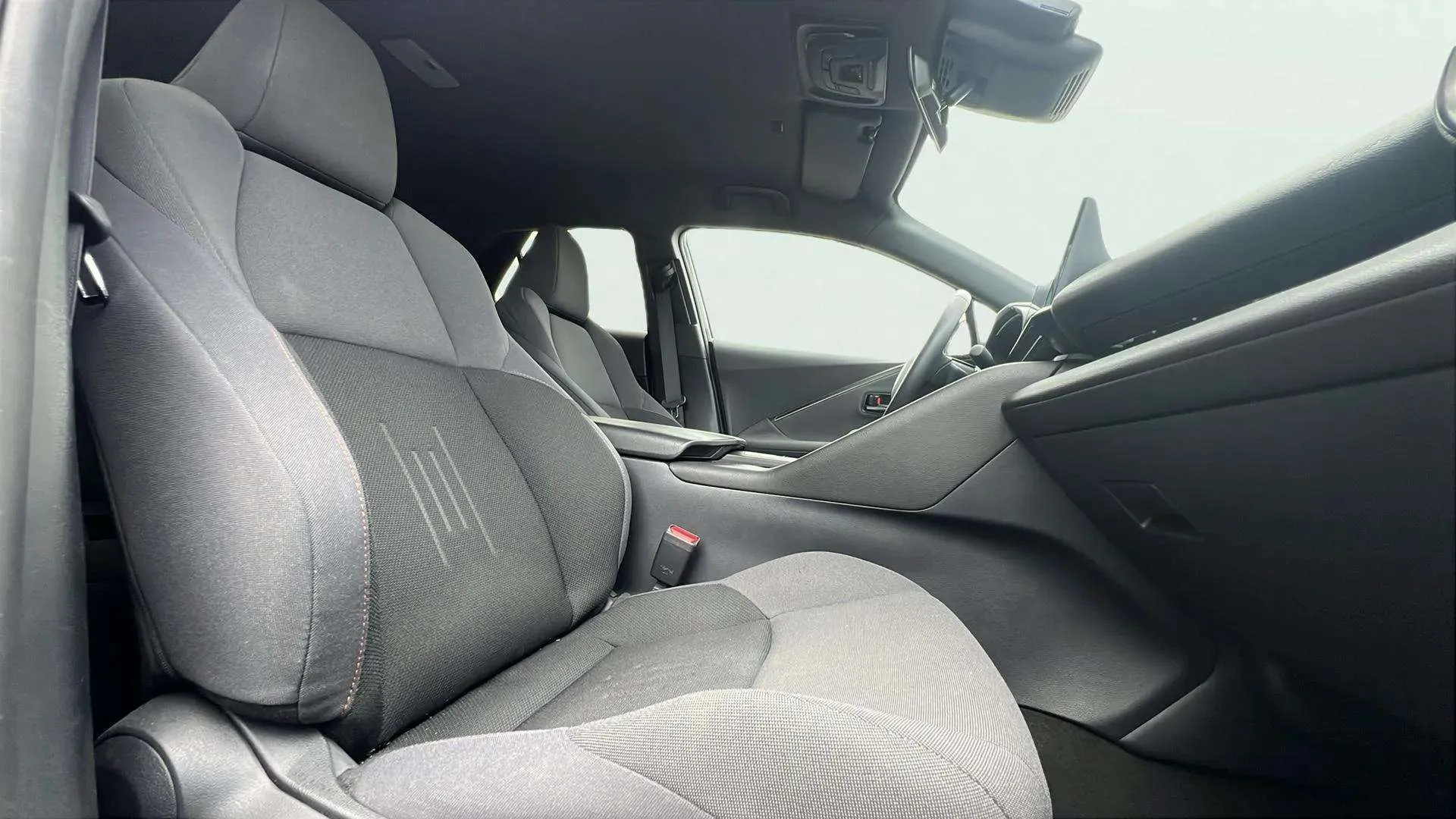 Toyota C-HR 1.8 140H Advance - foto 18
