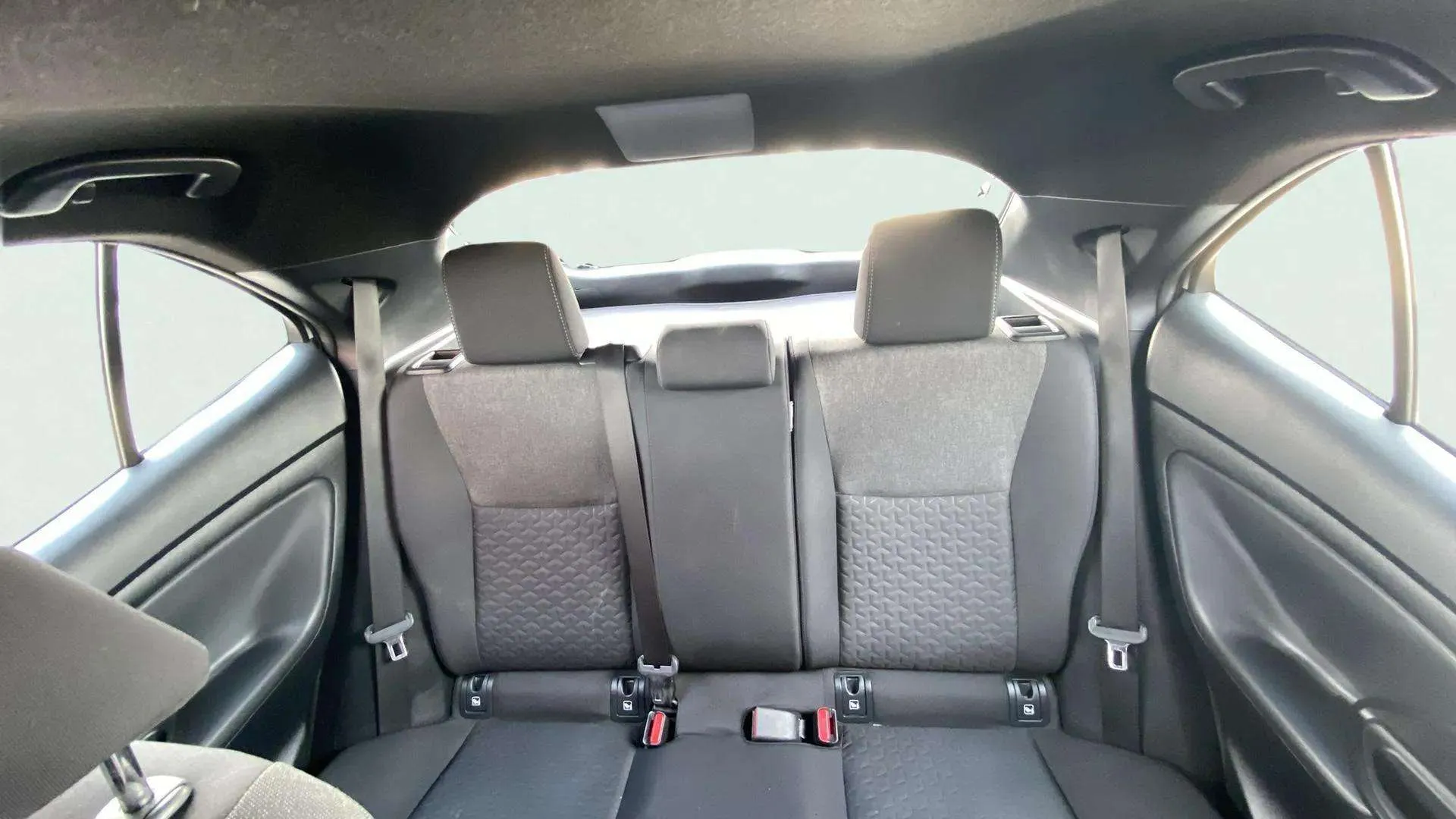 Toyota Yaris Cross 1.5 120H Active Tech - foto 12
