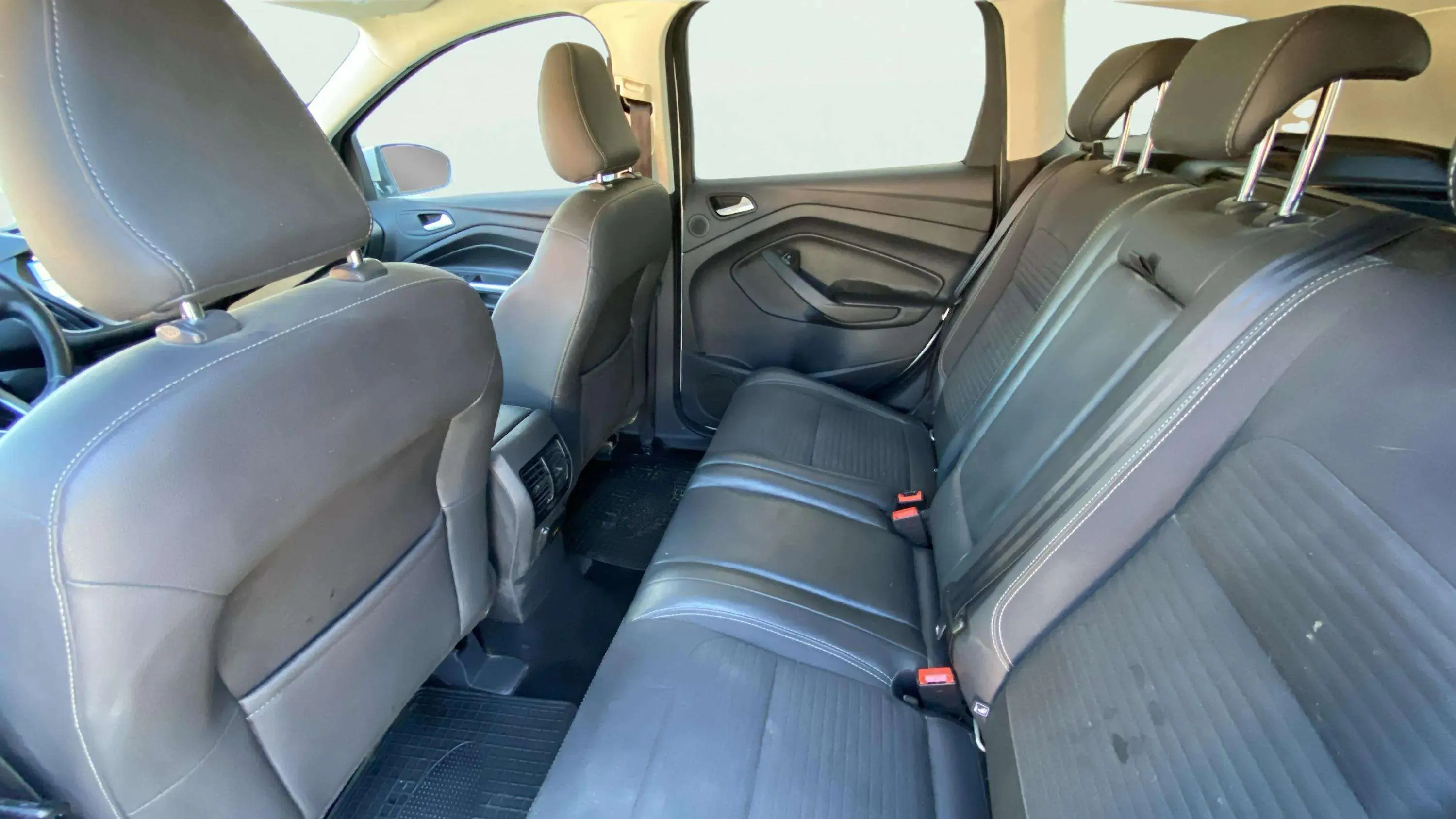 Ford Kuga 1.5 TDCi 4x2 Titanium - foto 15