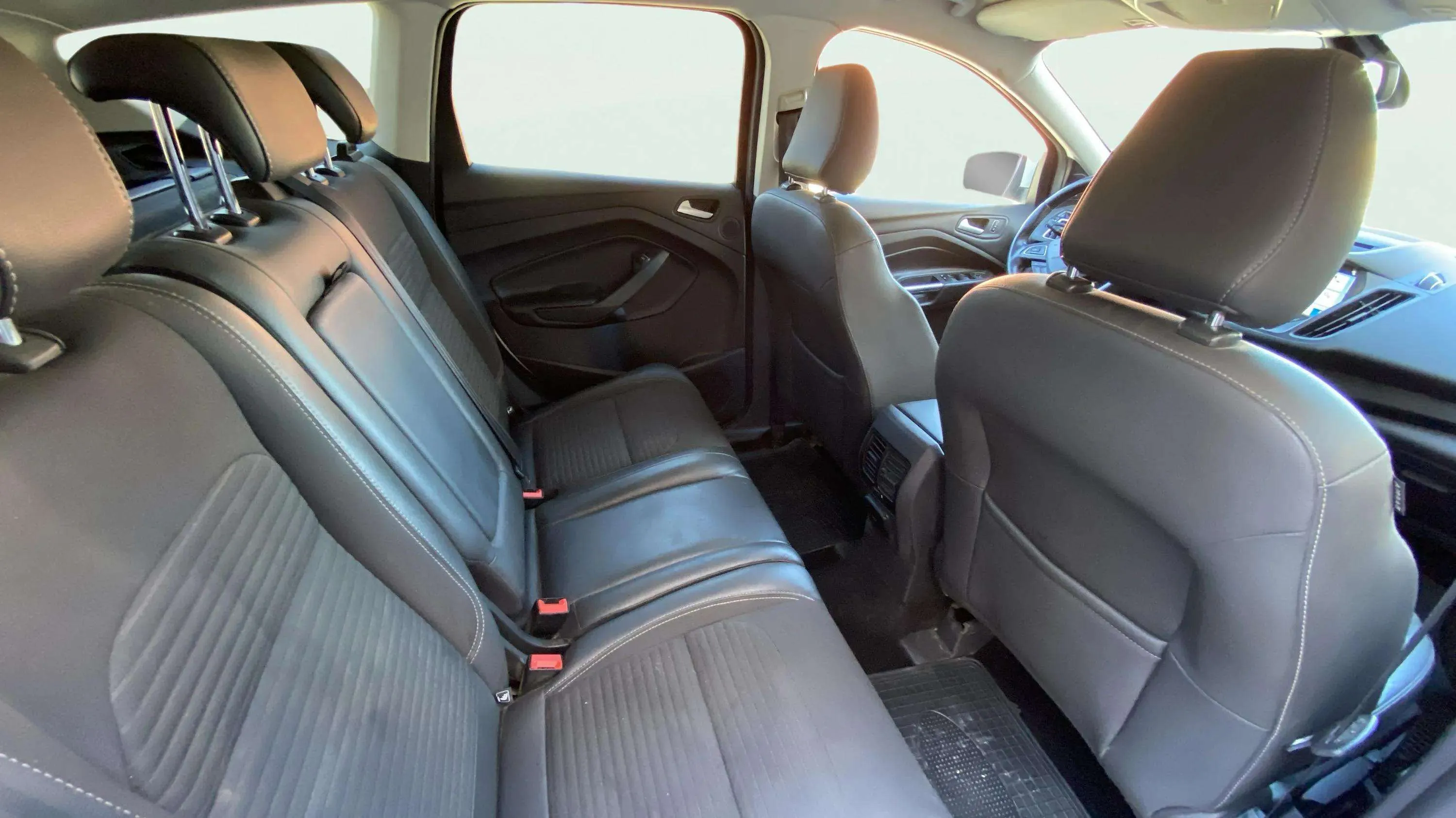 Ford Kuga 1.5 TDCi 4x2 Titanium - foto 17