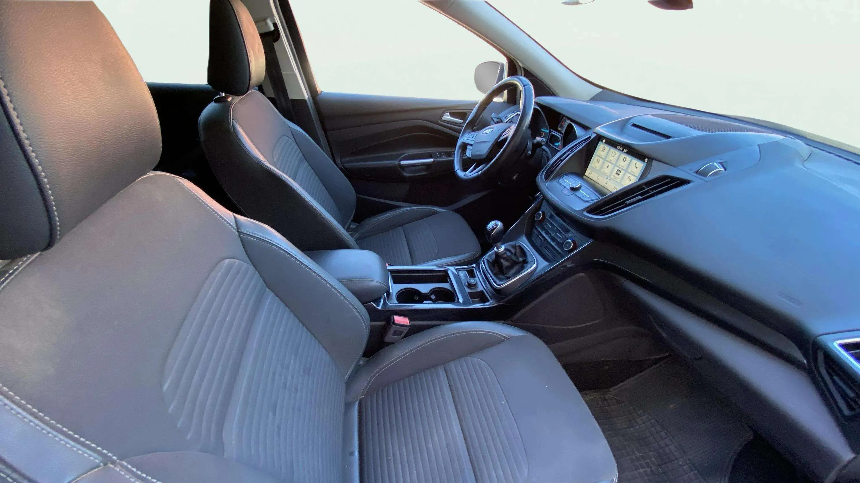Ford Kuga 1.5 TDCi 4x2 Titanium - foto 18