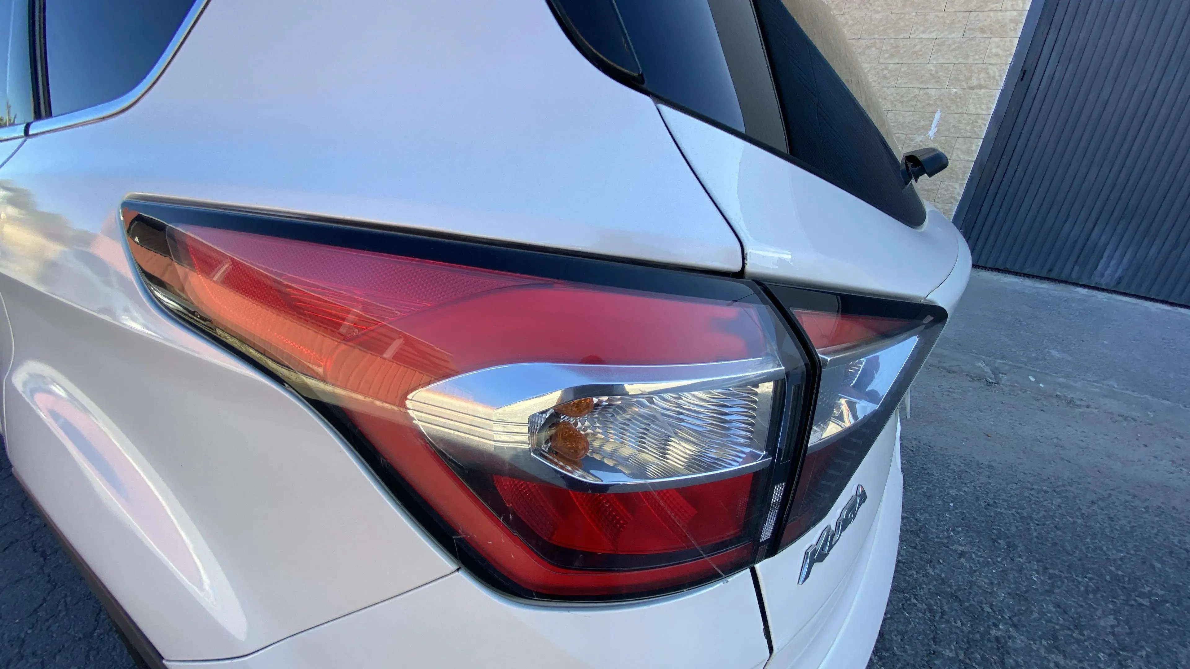 Ford Kuga 1.5 TDCi 4x2 Titanium - foto 27