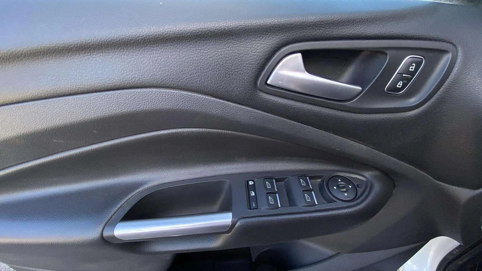 Ford Kuga 1.5 TDCi 4x2 Titanium - foto 19