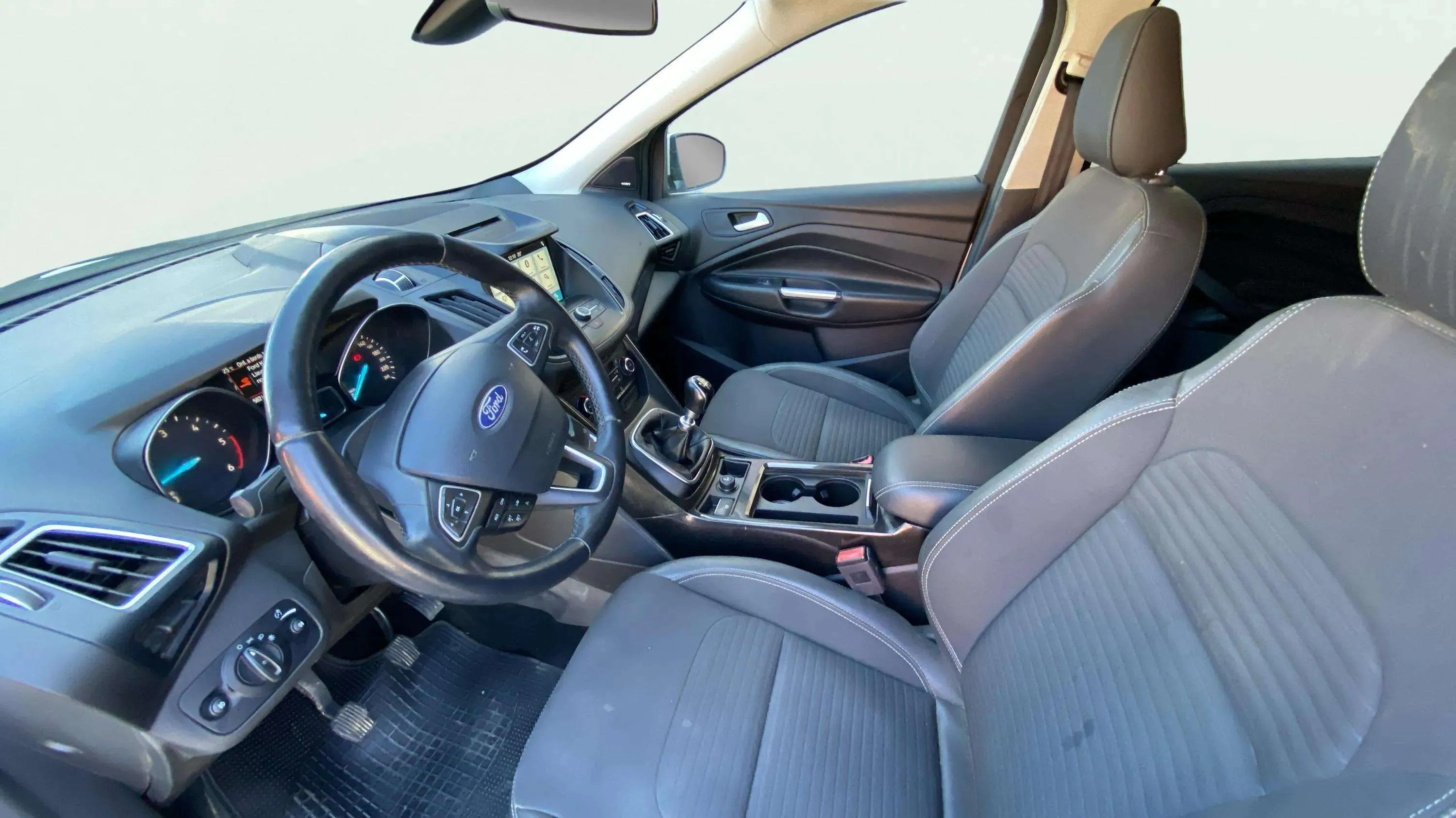 Ford Kuga 1.5 TDCi 4x2 Titanium - foto 14