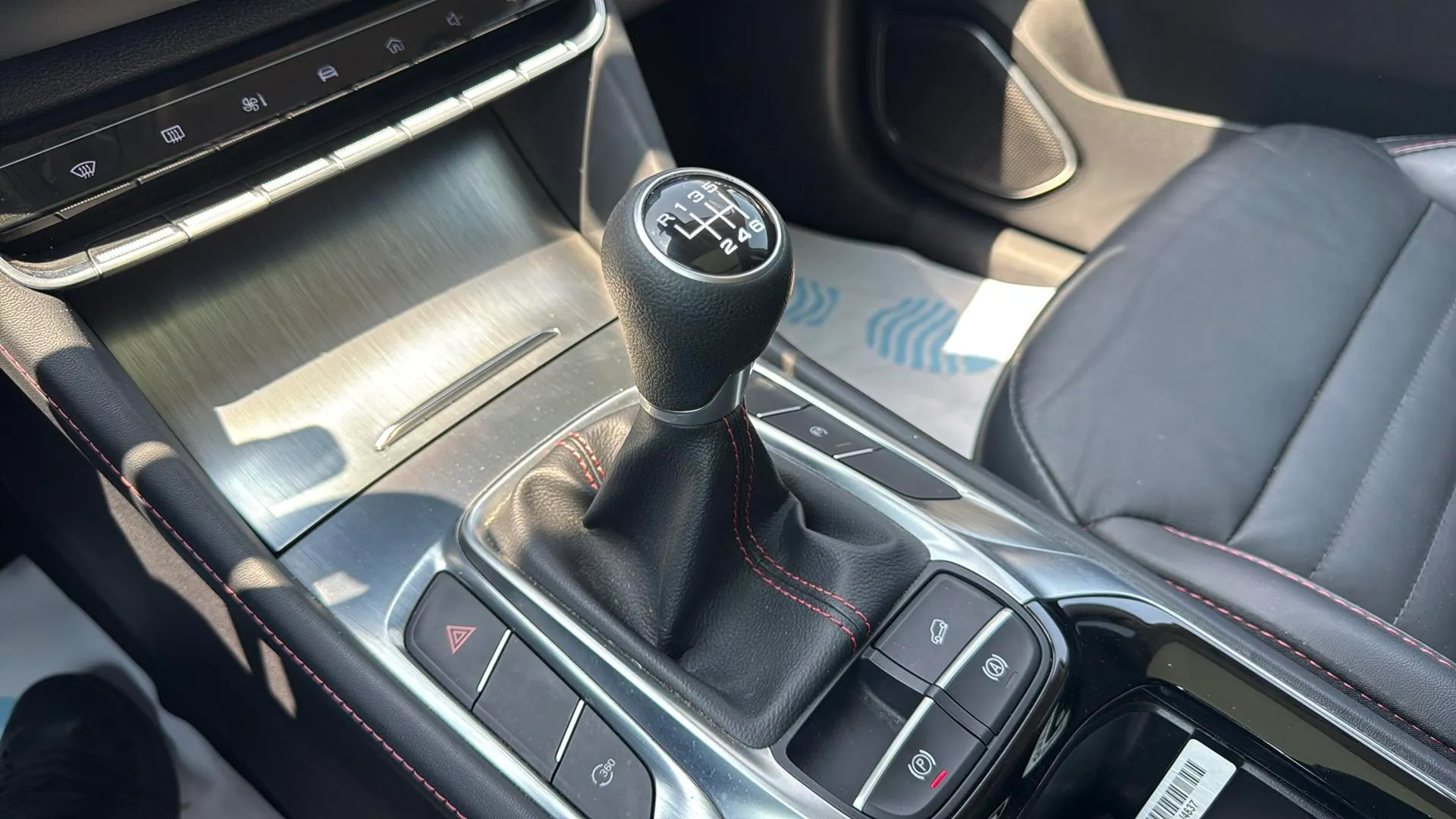 MG HS 1.5 Turbo GDI Luxury - foto 17