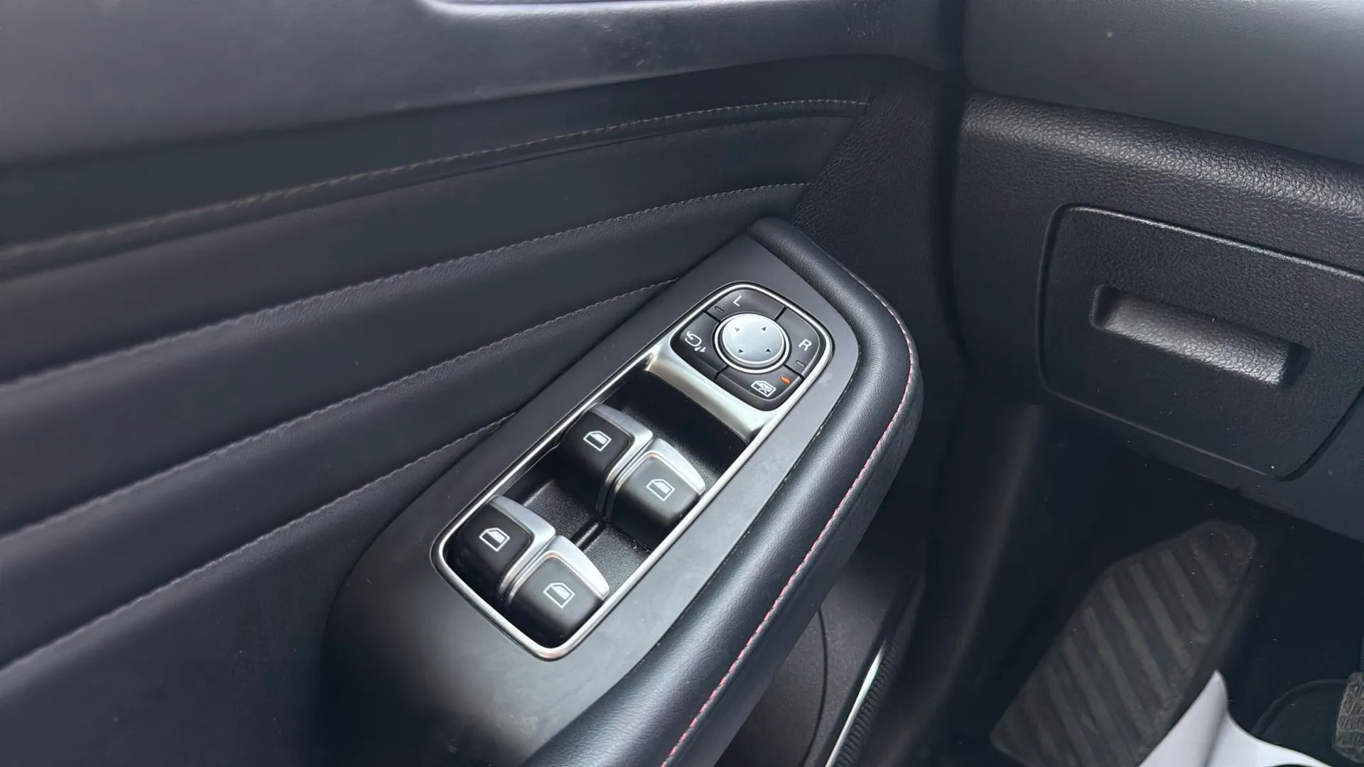 MG HS 1.5 Turbo GDI Luxury - foto 27