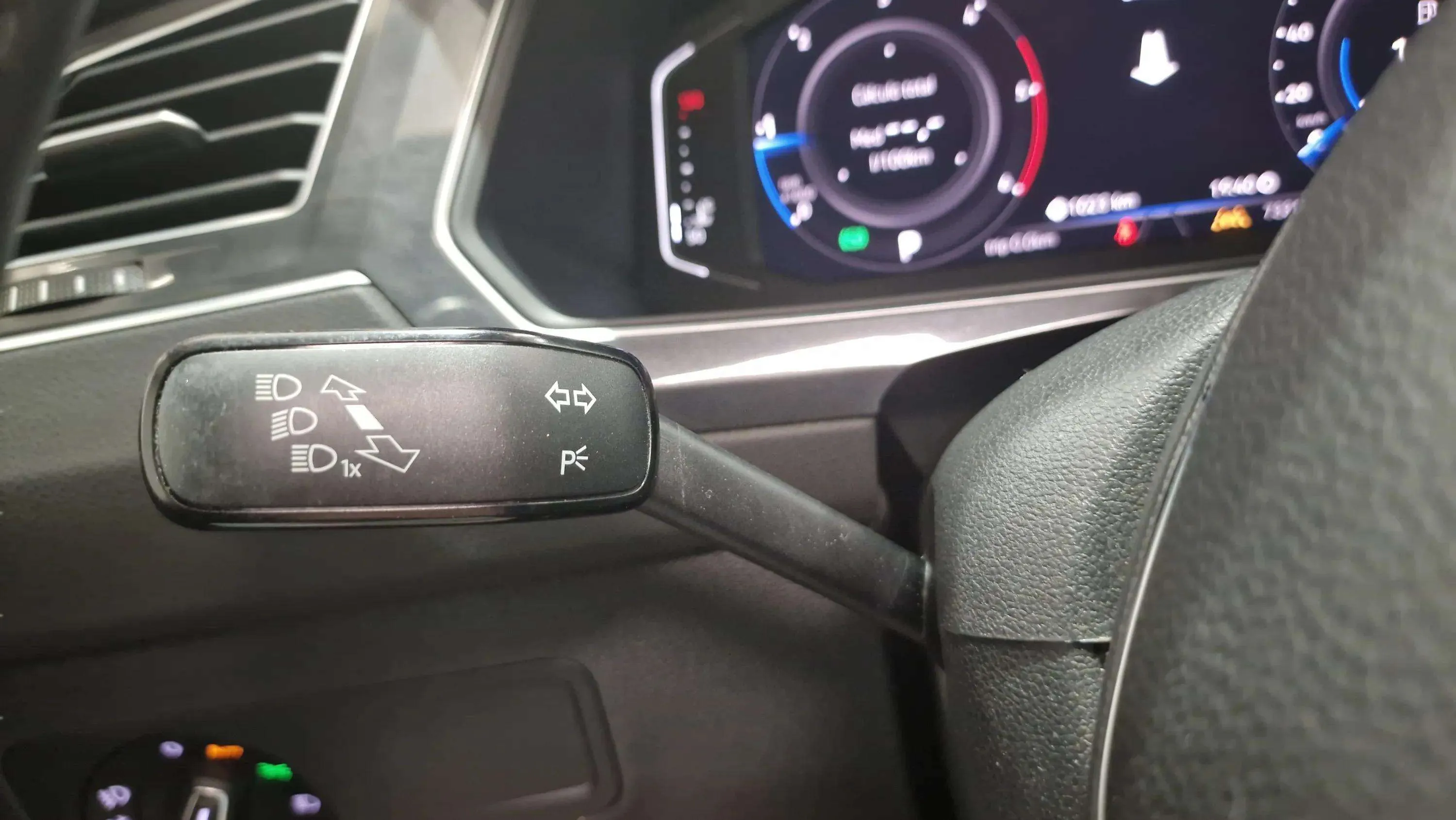 Volkswagen Tiguan Sport 2.0 TDI DSG - foto 17