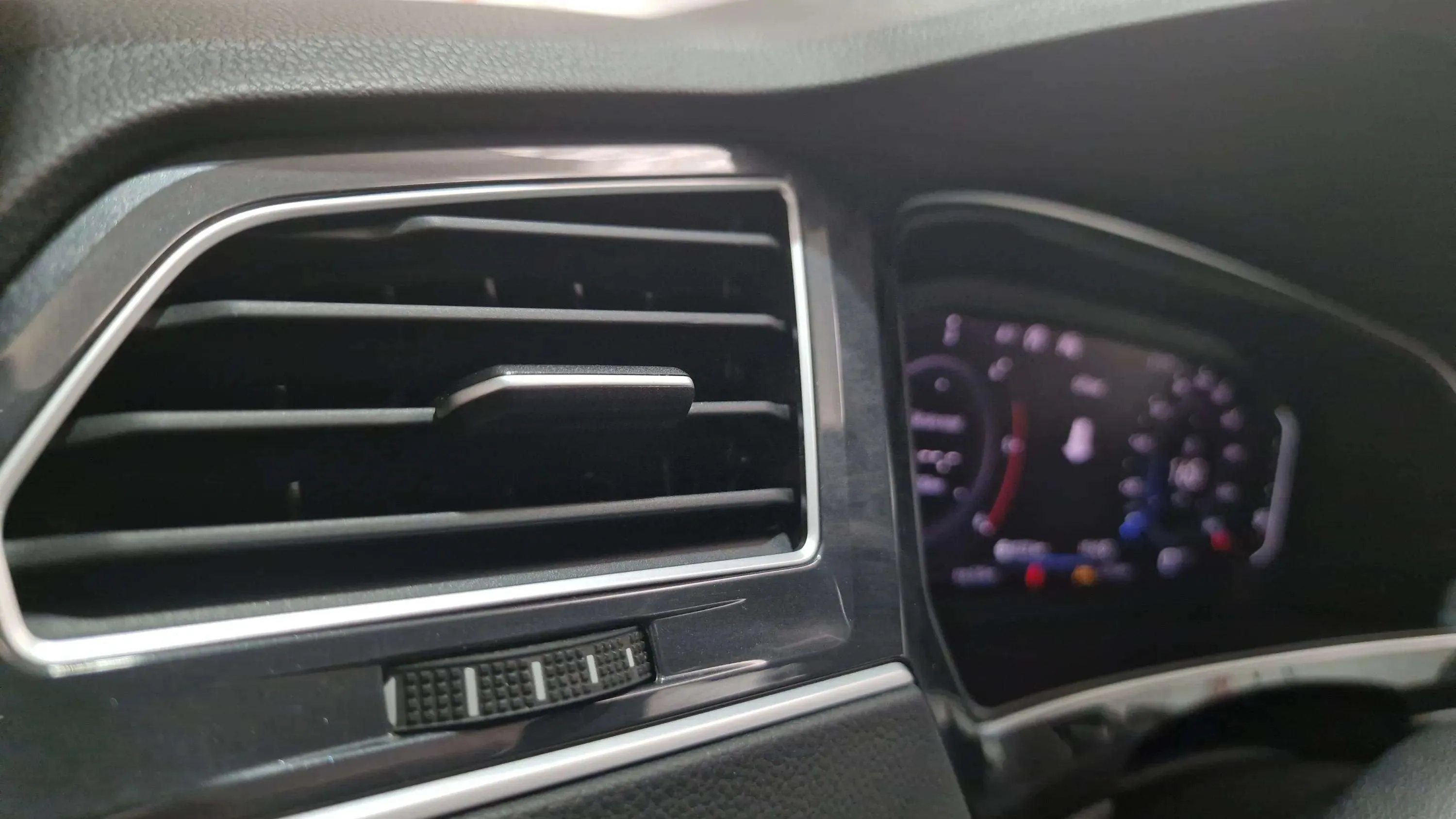 Volkswagen Tiguan Sport 2.0 TDI DSG - foto 36