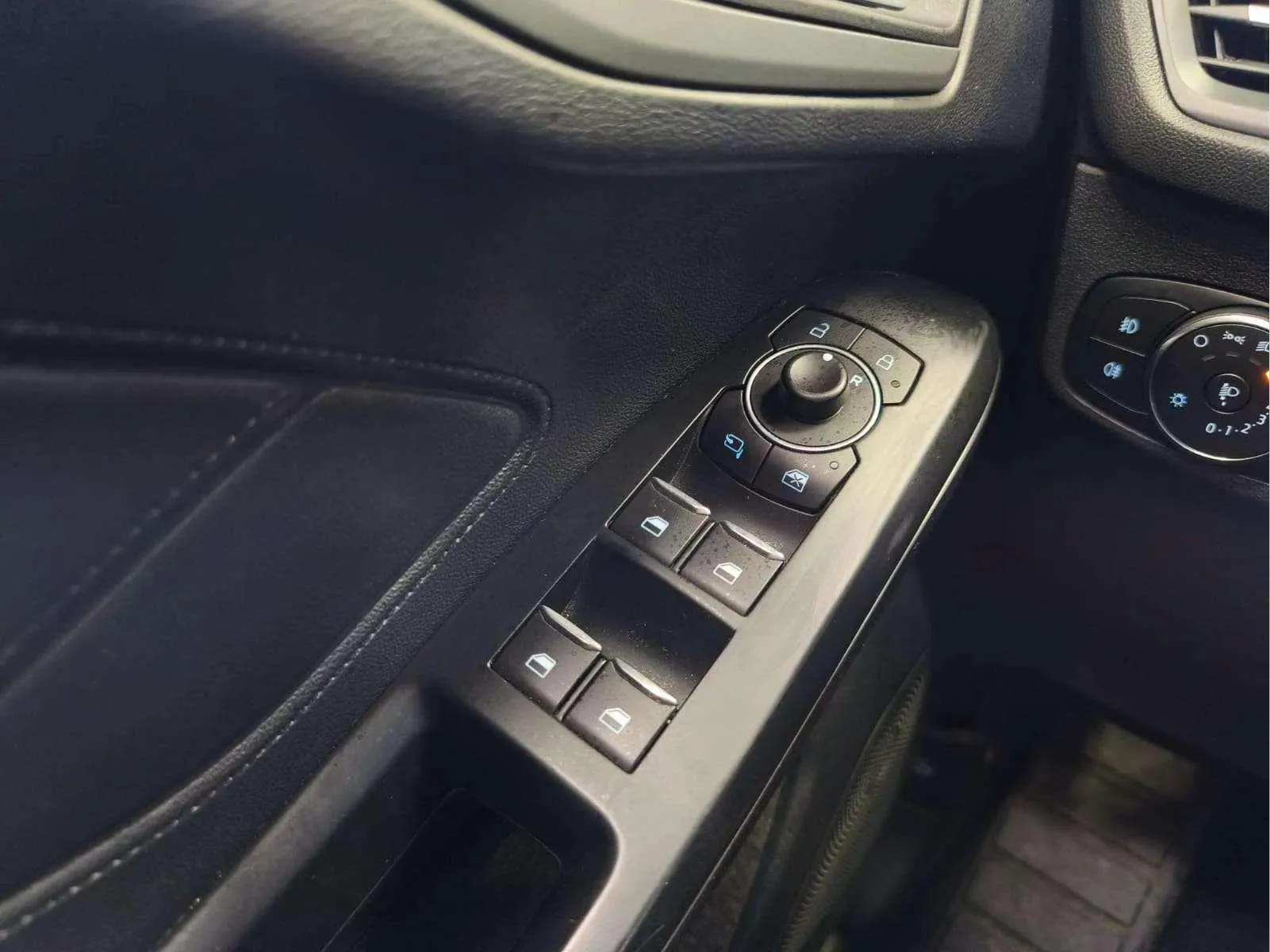Ford Focus 1.0 EcoBoost MHEV Active - foto 18