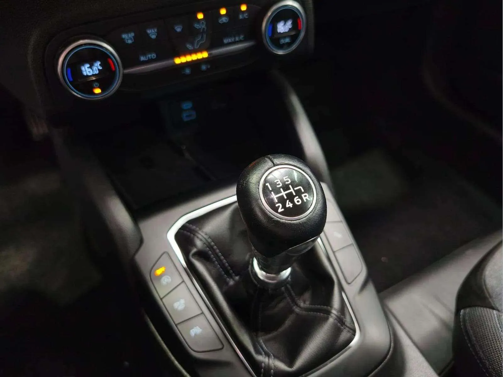 Ford Focus 1.0 EcoBoost MHEV Active - foto 19