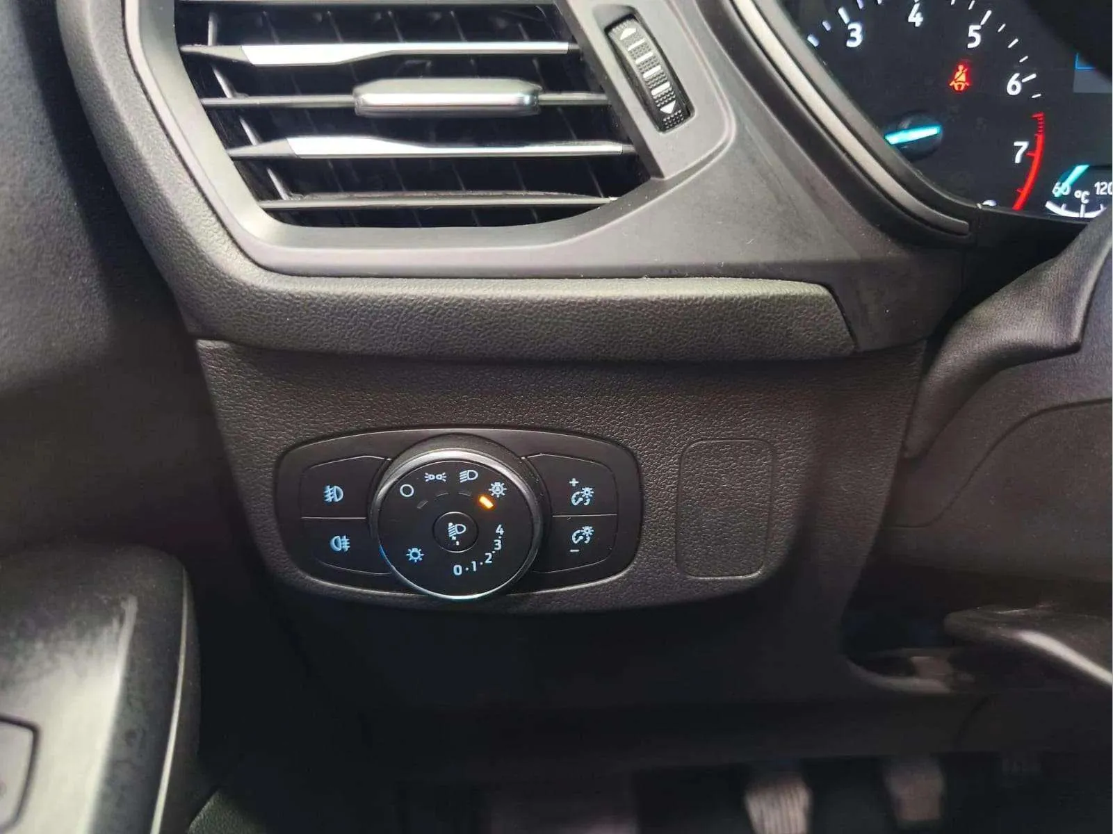 Ford Focus 1.0 EcoBoost MHEV Active - foto 17