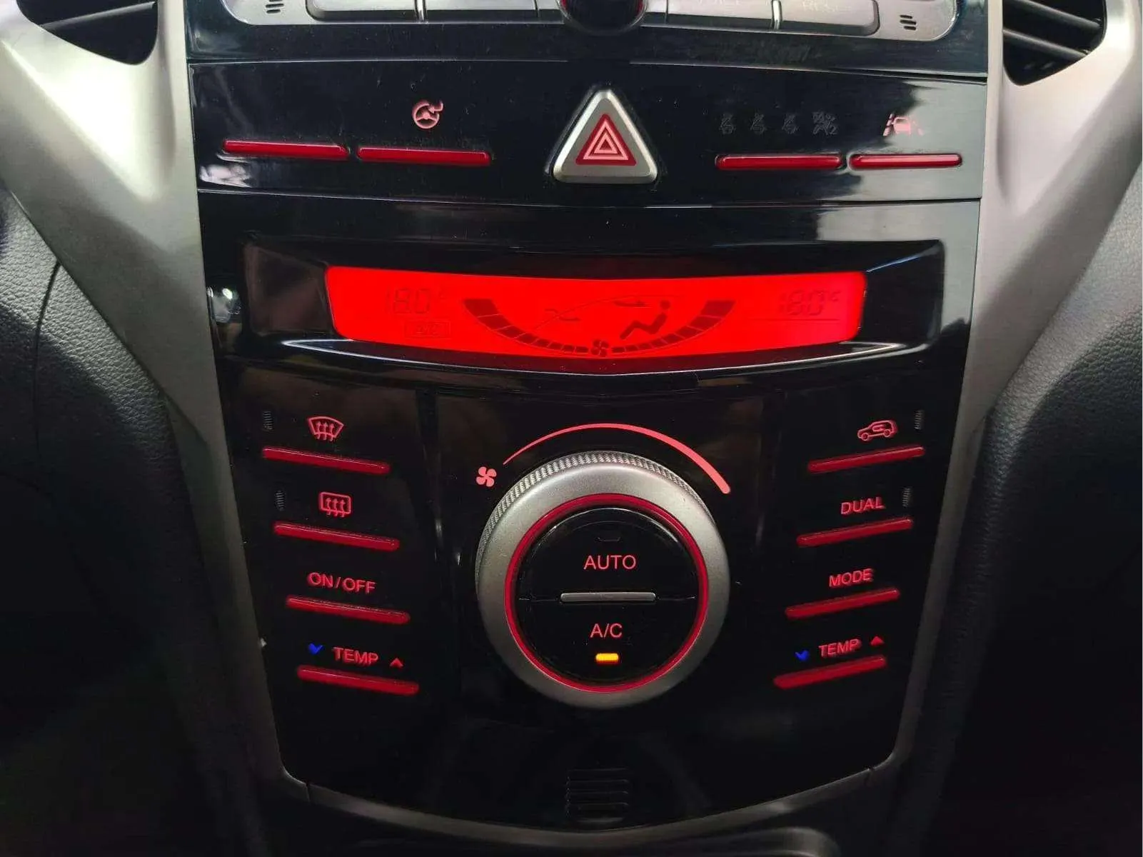 SsangYong Tivoli D16 Limited - foto 15