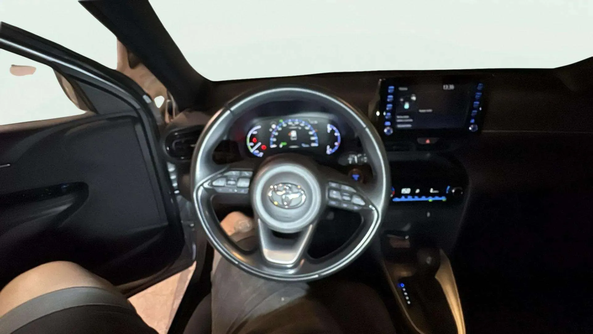 Toyota Yaris Cross 1.5 120H Active Tech - foto 13