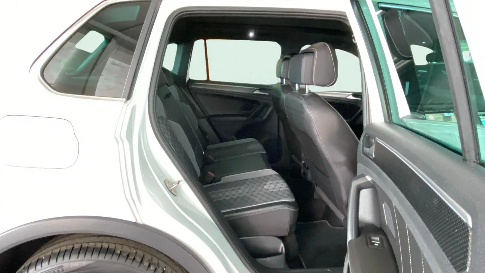 Volkswagen Tiguan R-Line 2.0 TDI DSG - foto 18