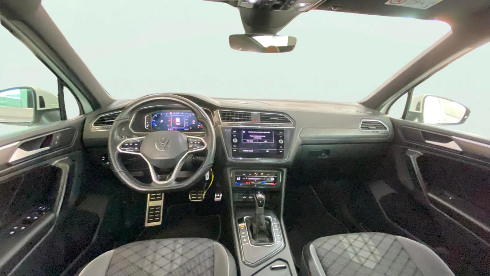 Volkswagen Tiguan R-Line 2.0 TDI DSG - foto 8