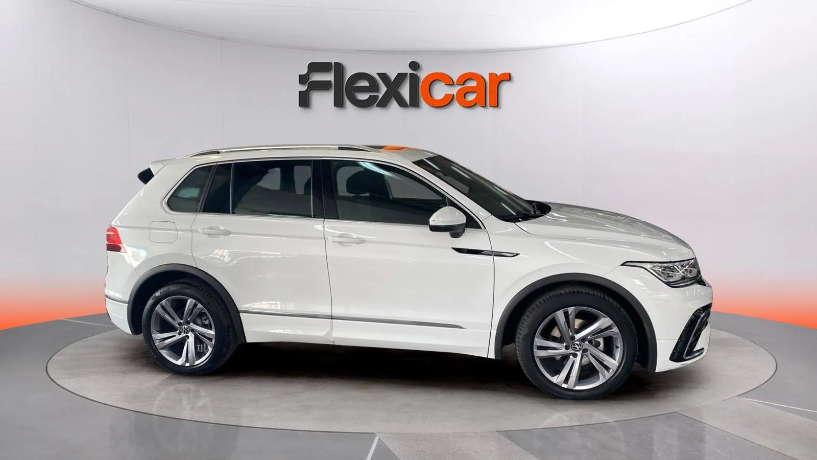 Volkswagen Tiguan R-Line 2.0 TDI DSG - foto 3