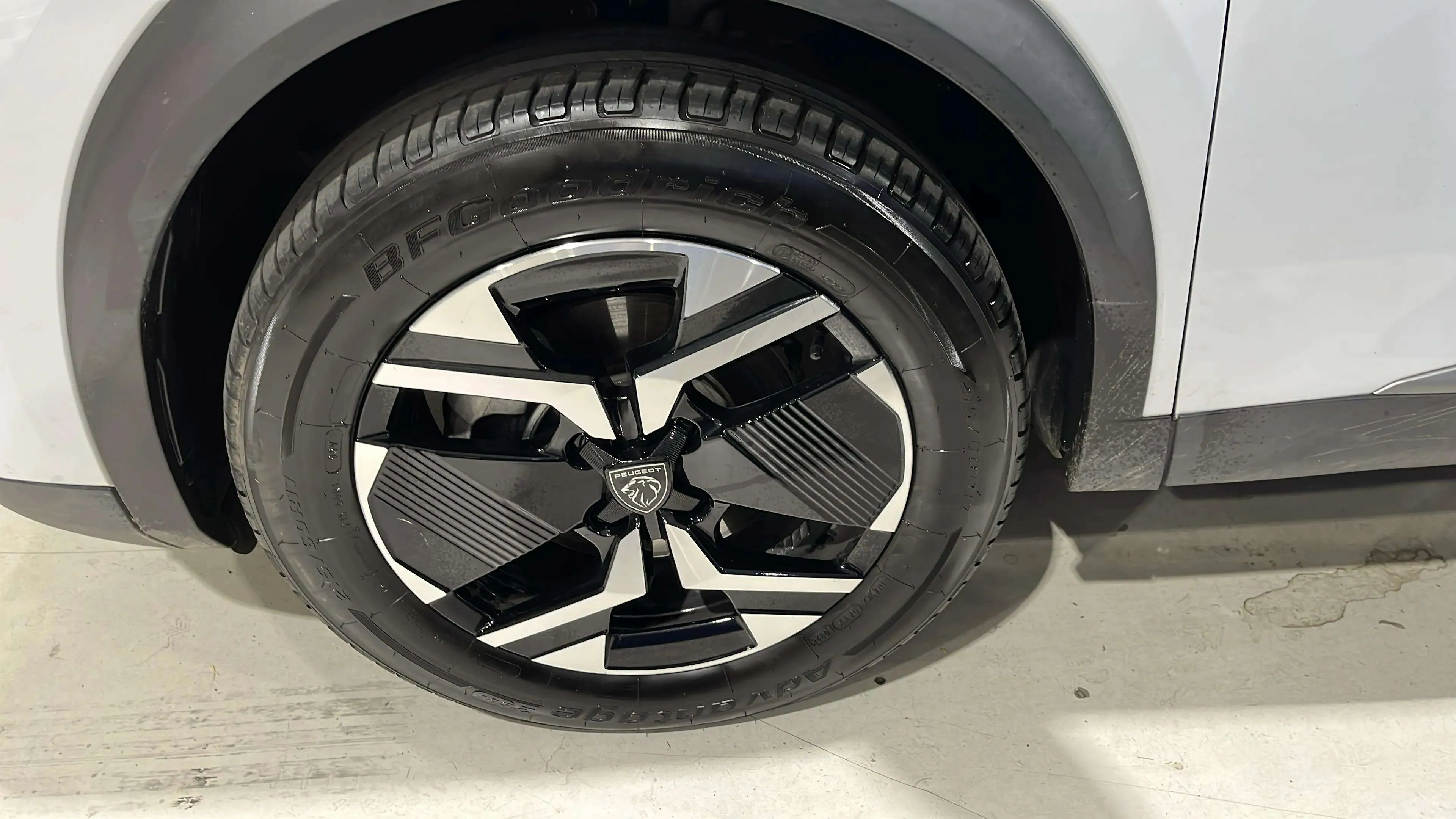 Peugeot 2008 Allure BlueHDi 130 EAT8 - foto 31