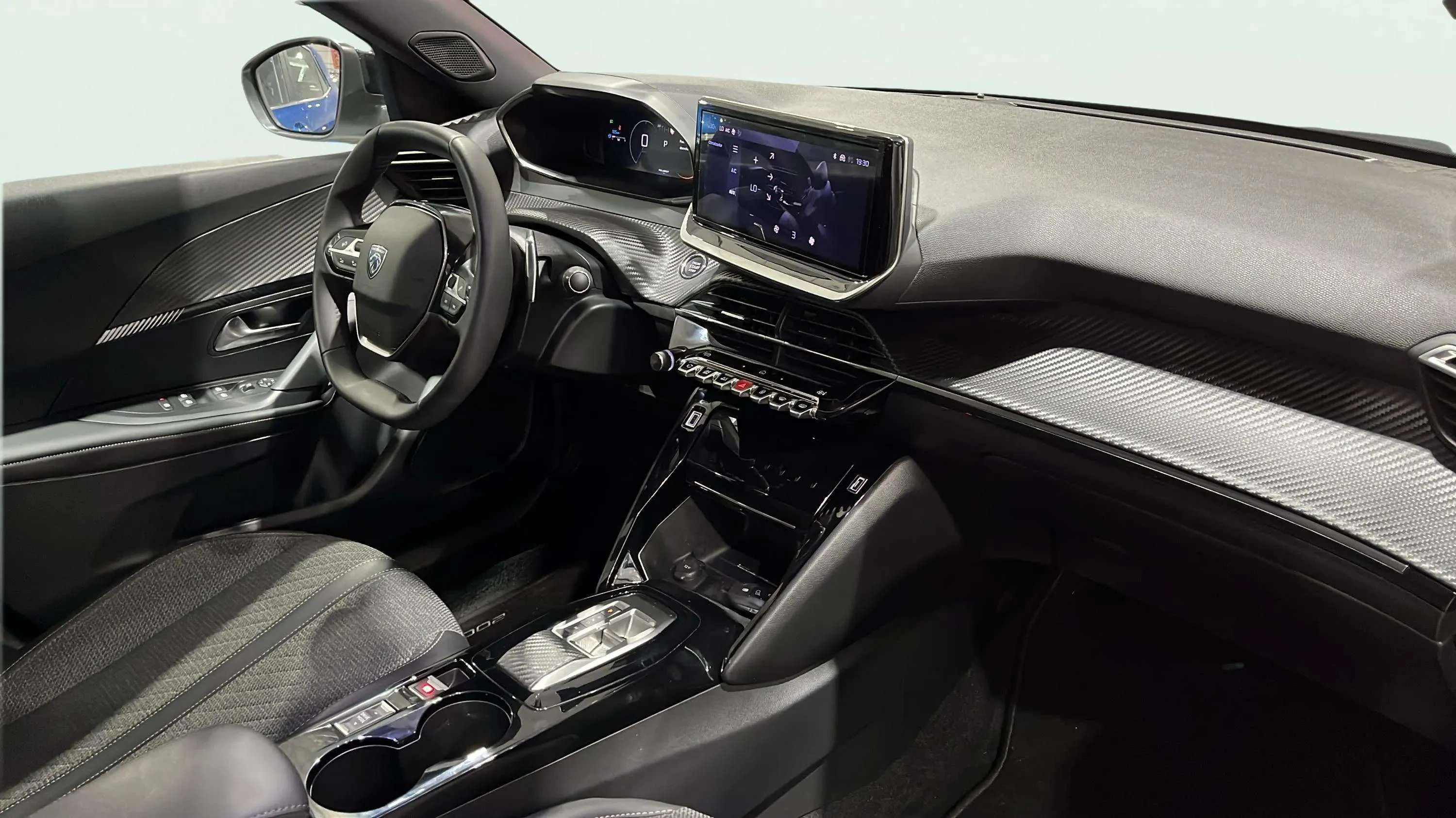 Peugeot 2008 Allure BlueHDi 130 EAT8 - foto 12