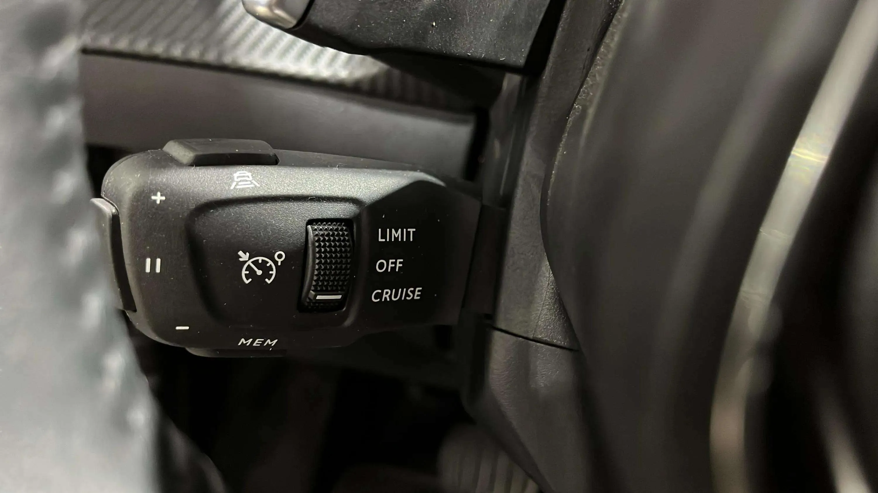 Peugeot 2008 Allure BlueHDi 130 EAT8 - foto 18