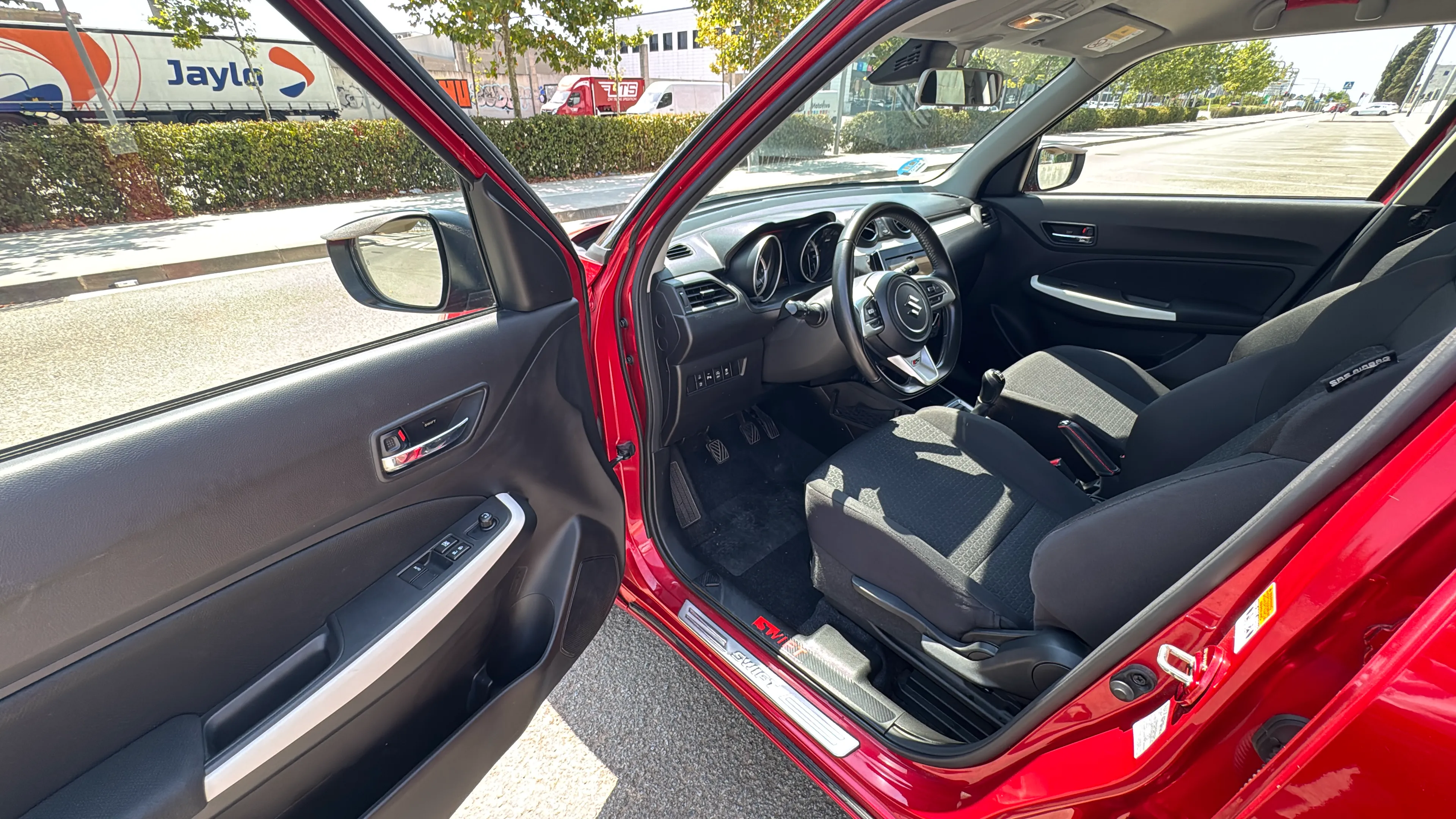 Suzuki Swift 1.2 GLE Mild Hybrid 4WD - foto 27