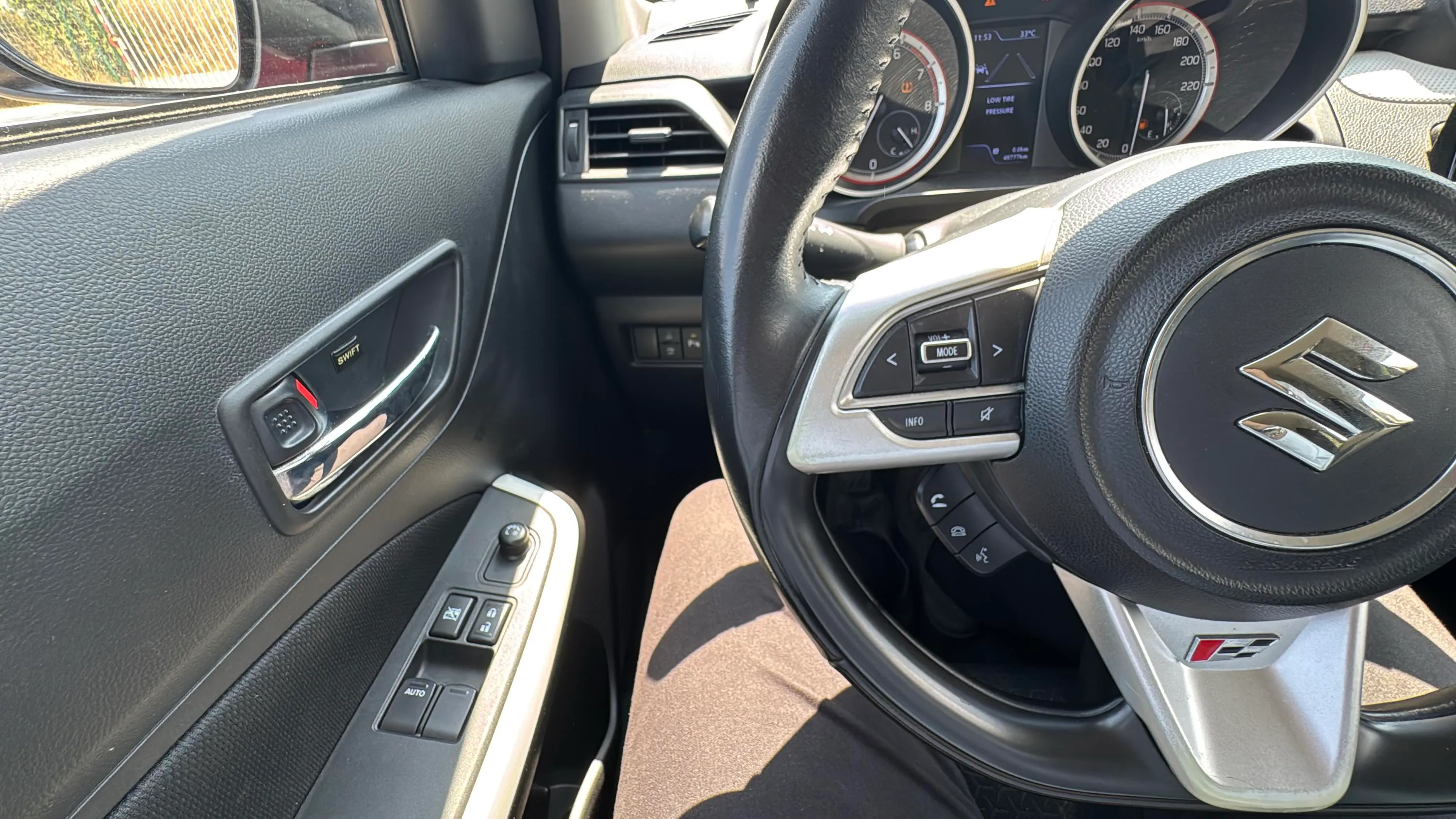 Suzuki Swift 1.2 GLE Mild Hybrid 4WD - foto 19