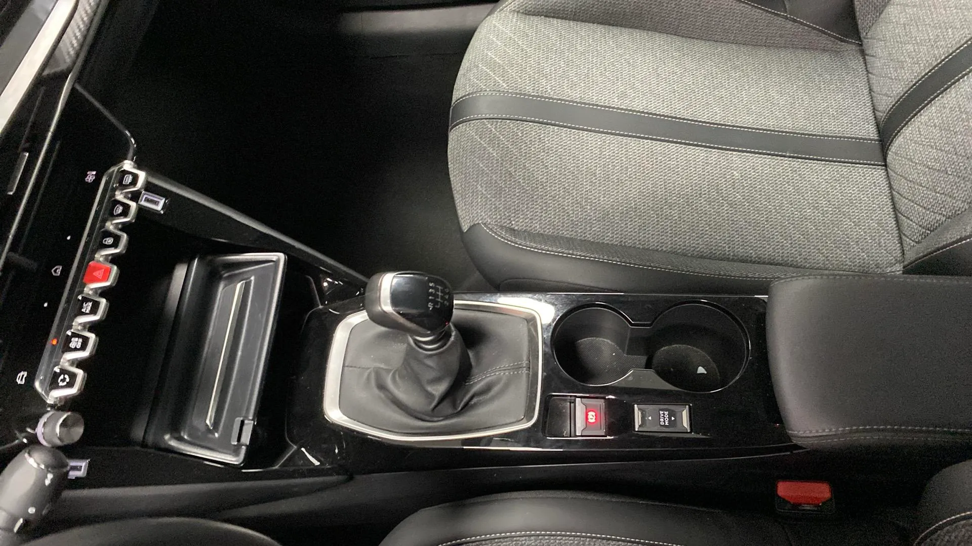 Peugeot 208 Allure PureTech 100 - foto 16