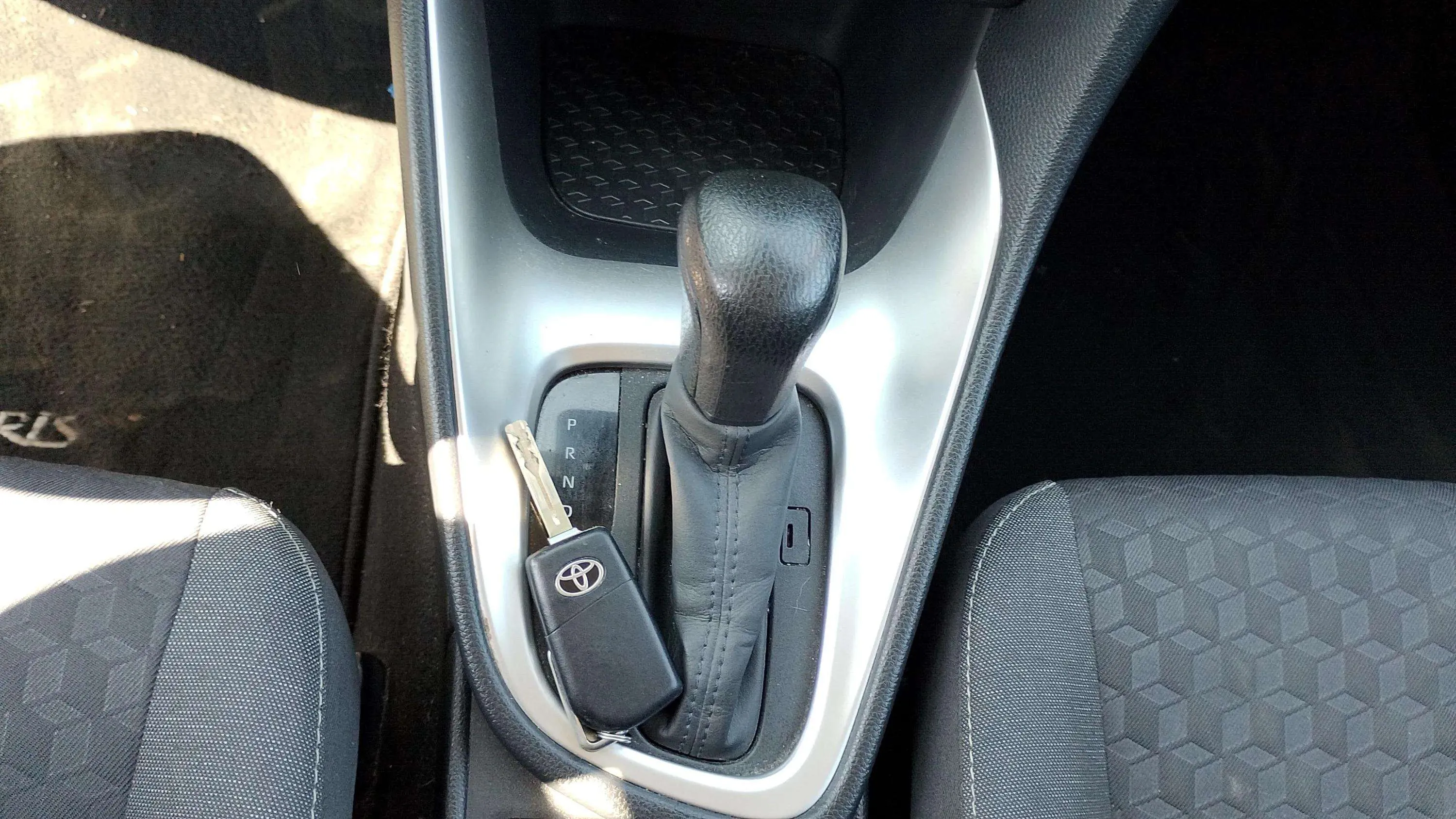Toyota Yaris 1.5 120H Business Plus - foto 20