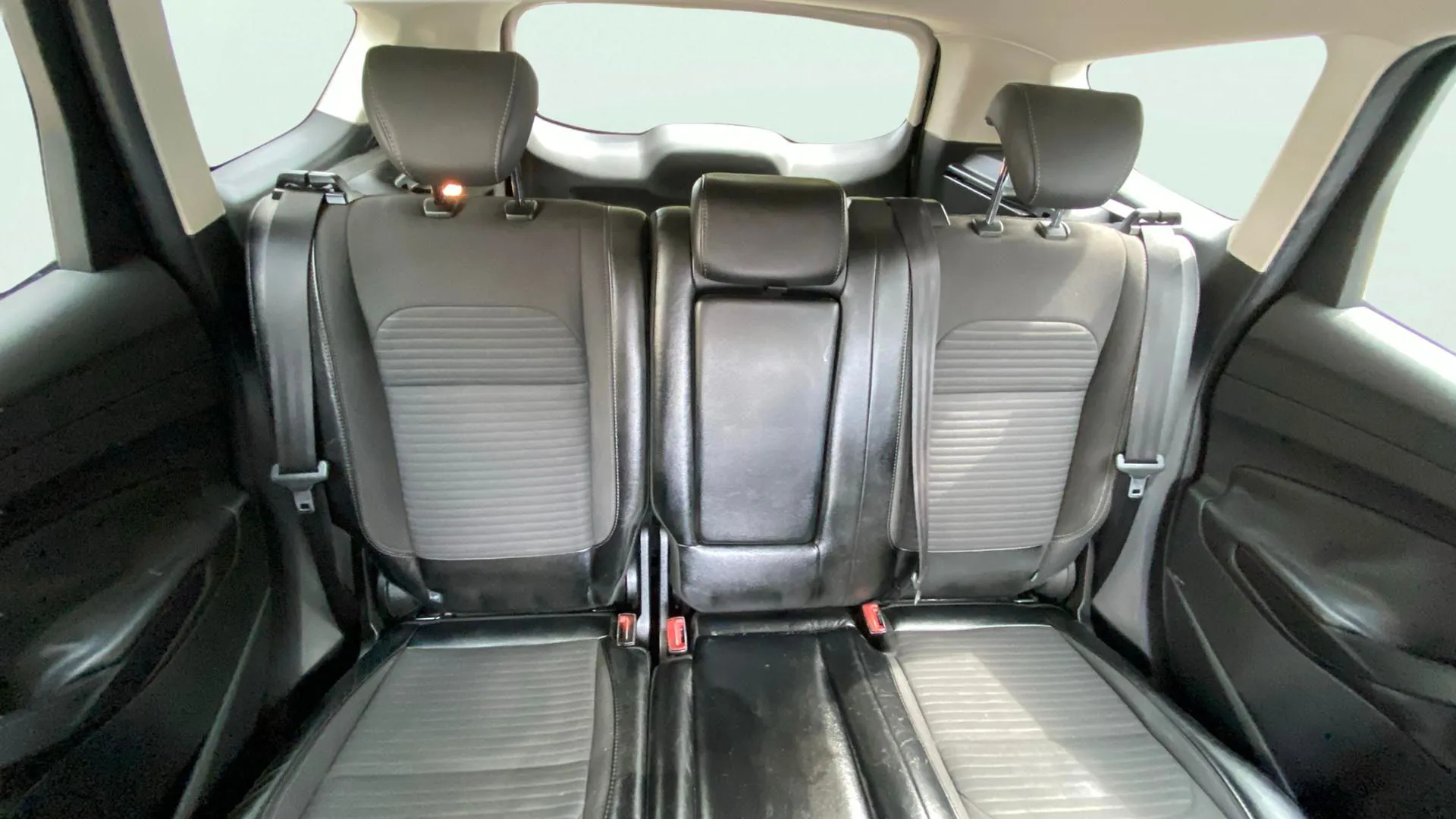 Ford Kuga 2.0 TDCi 150 4x2 A-S-S Titanium - foto 24