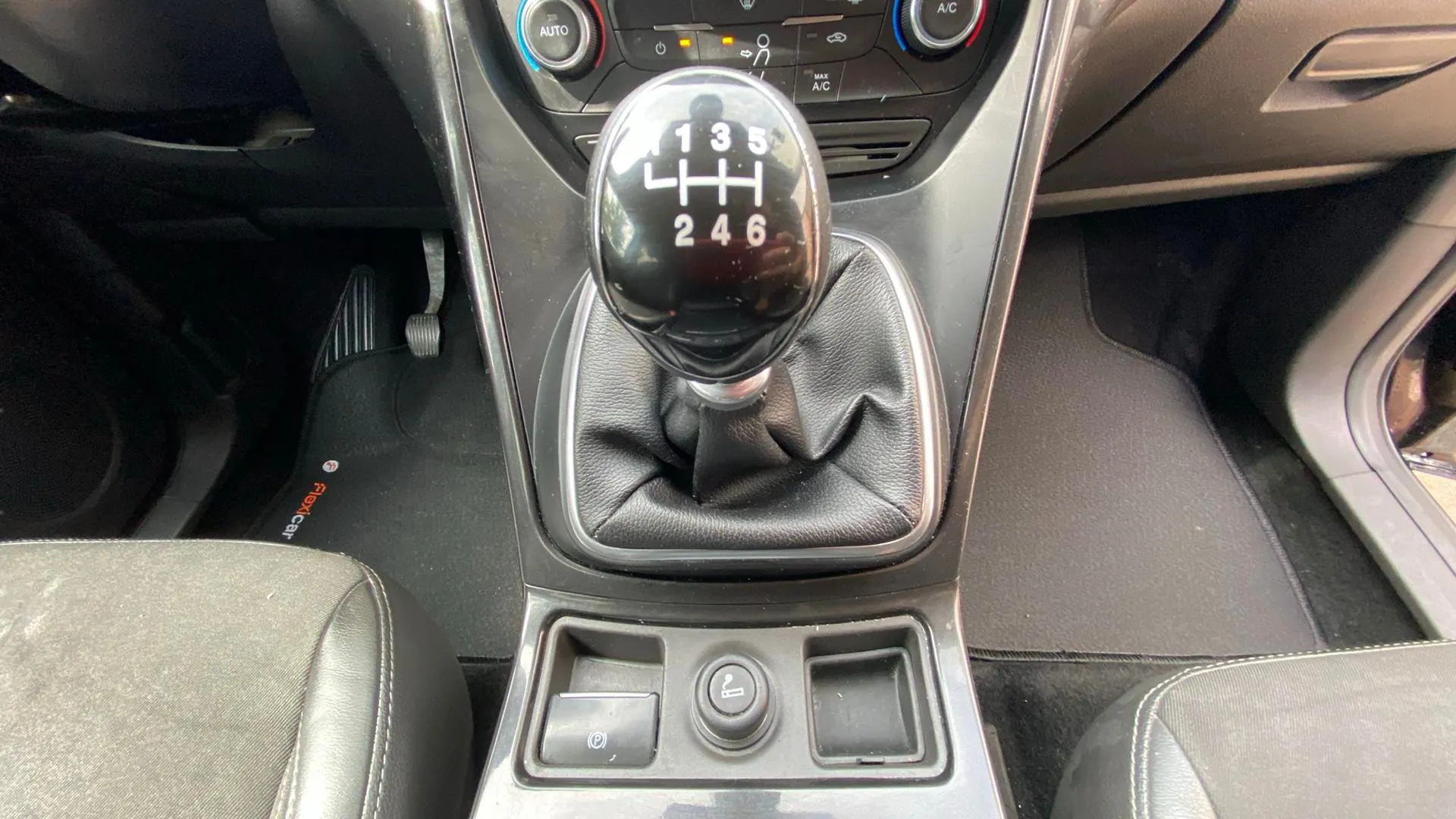 Ford Kuga 2.0 TDCi 150 4x2 A-S-S Titanium - foto 18