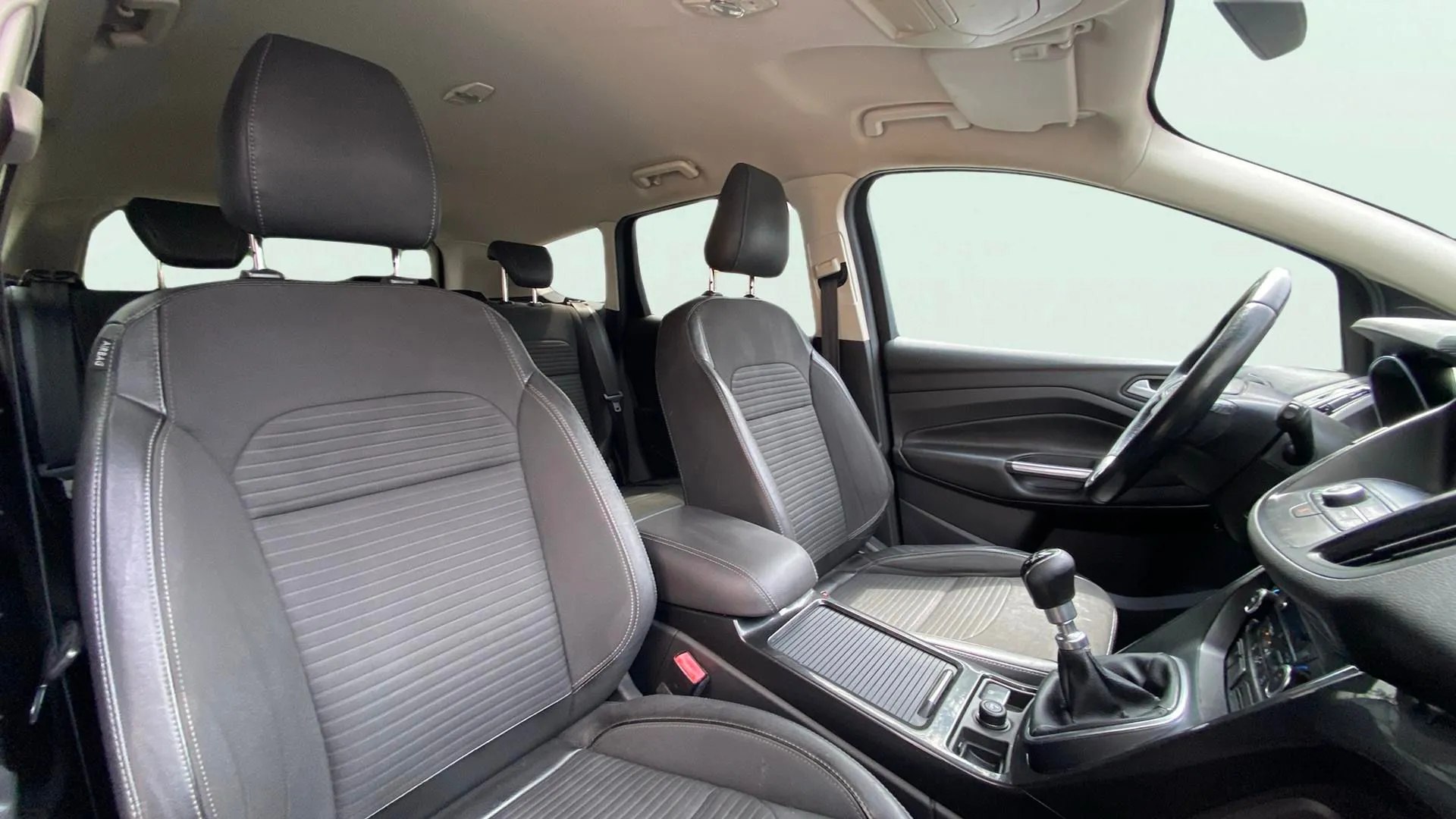 Ford Kuga 2.0 TDCi 150 4x2 A-S-S Titanium - foto 21