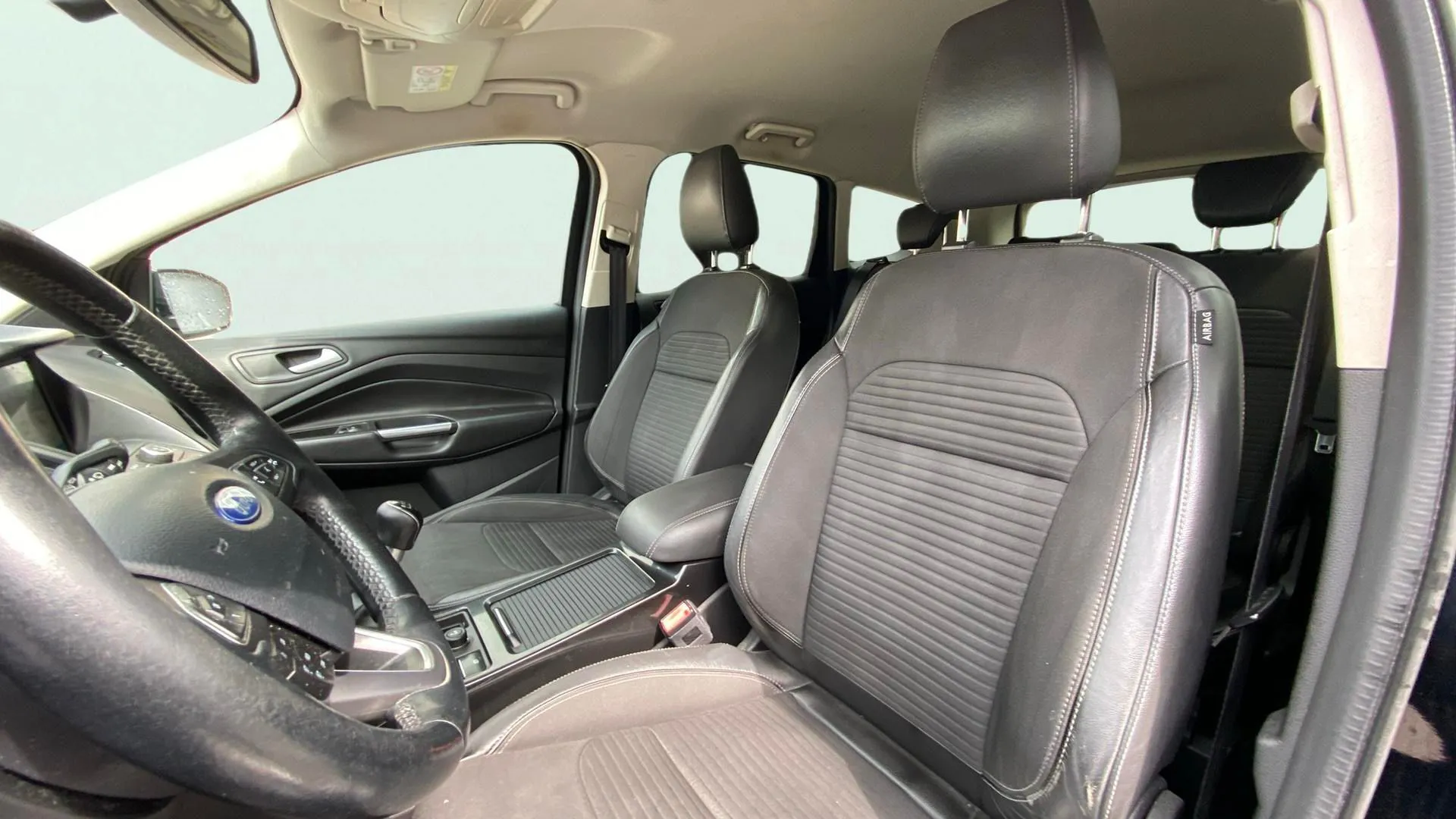 Ford Kuga 2.0 TDCi 150 4x2 A-S-S Titanium - foto 20