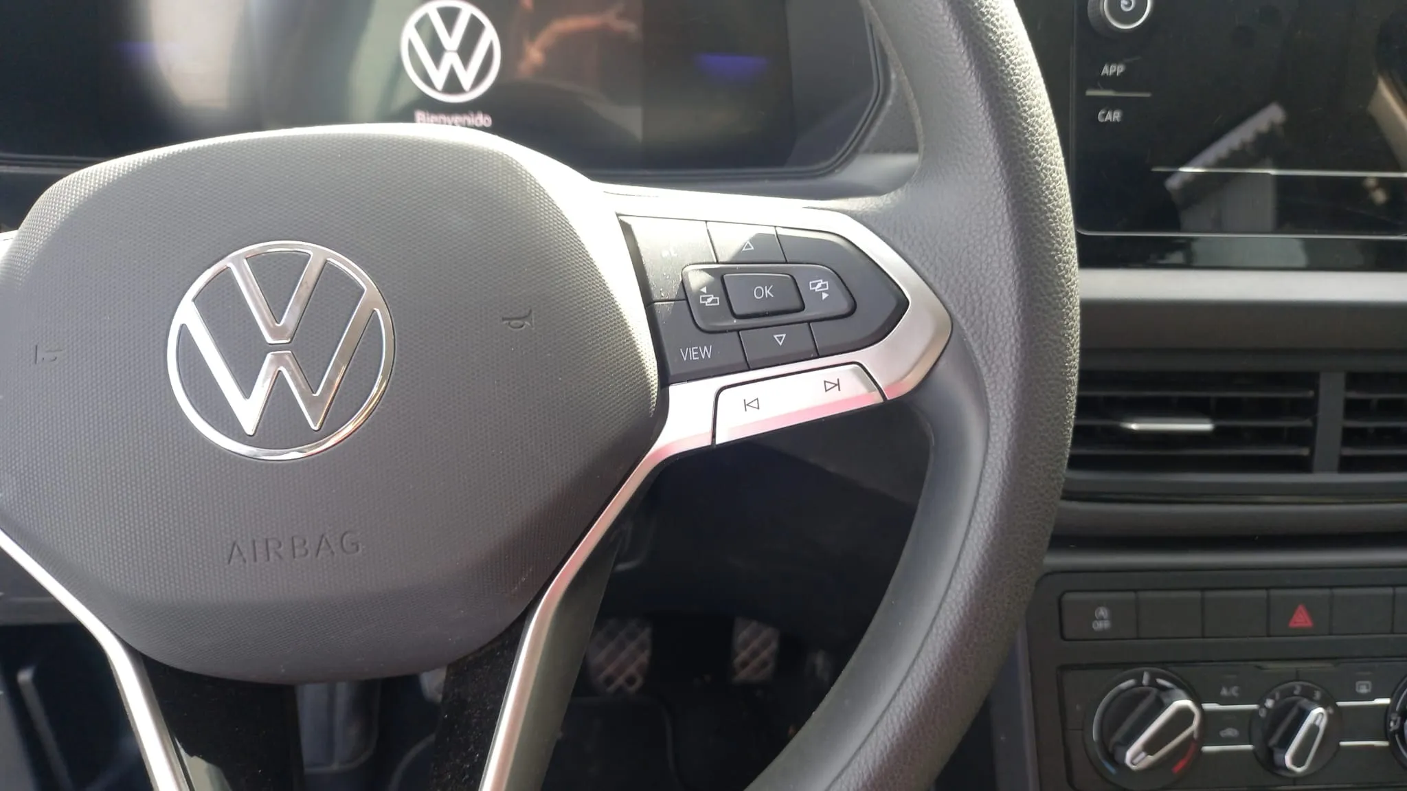 Volkswagen T-Cross 1.0 TSI - foto 11