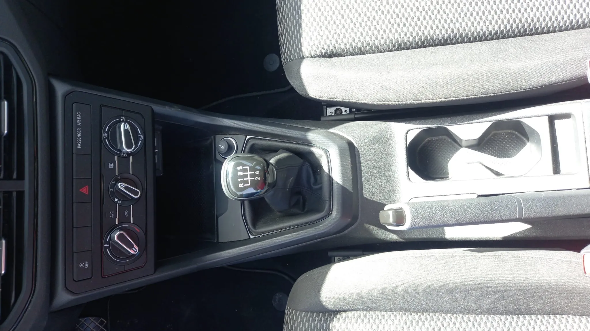 Volkswagen T-Cross 1.0 TSI - foto 16