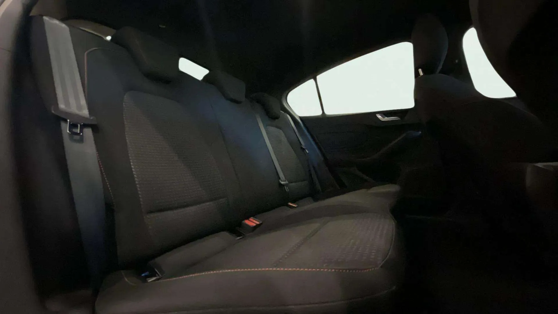 Ford Focus 1.0 EcoBoost MHEV ST-Line - foto 16