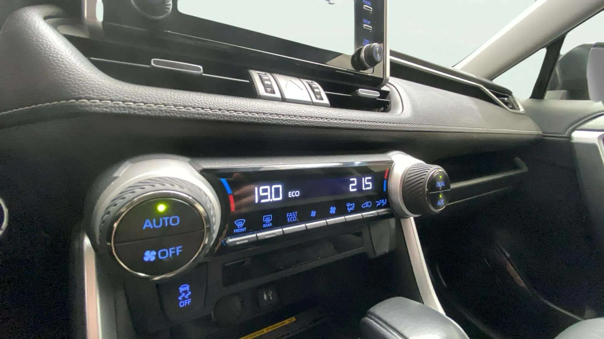 Toyota RAV4 2.5l 220H Advance - foto 19