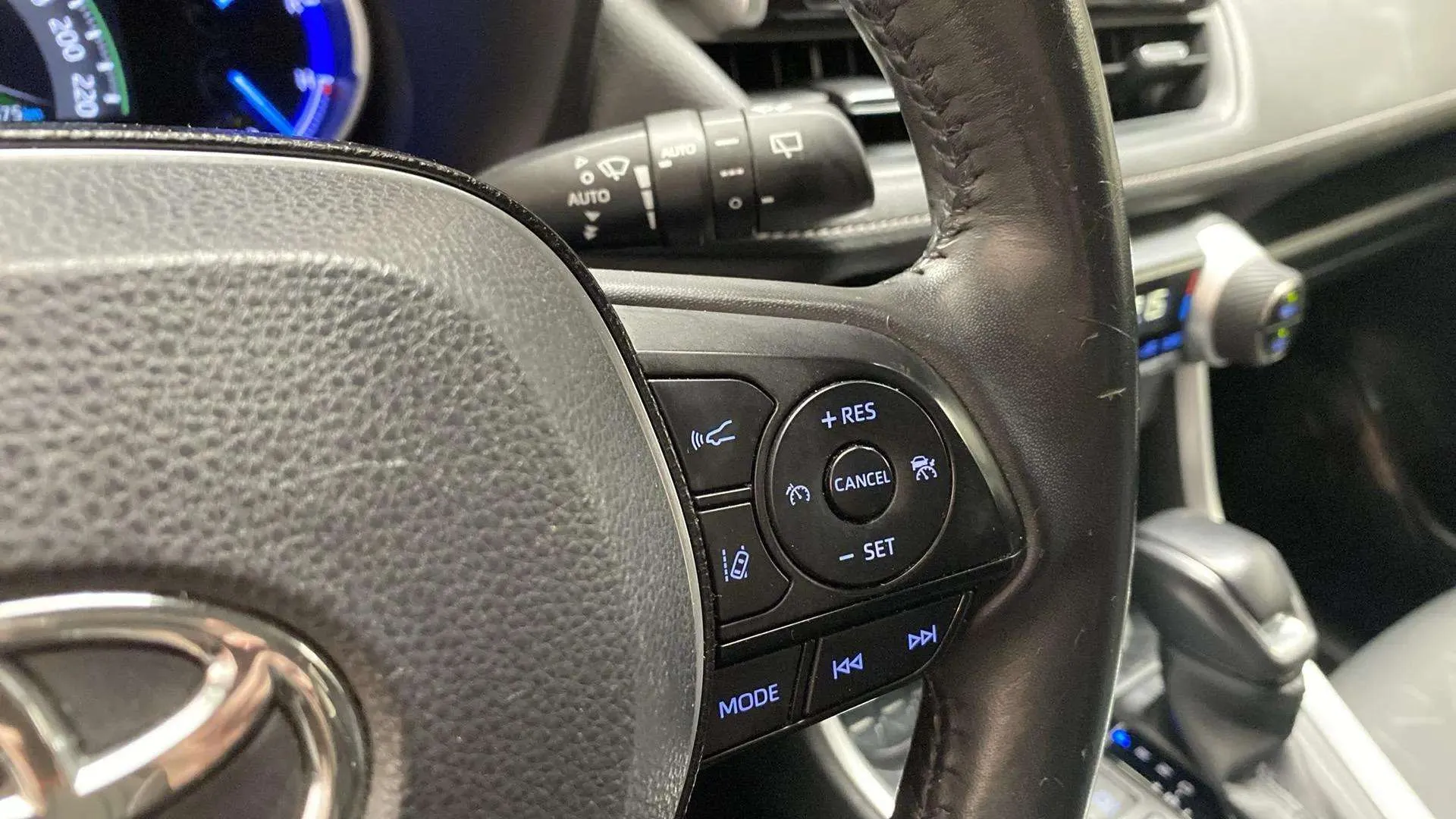 Toyota RAV4 2.5l 220H Advance - foto 22