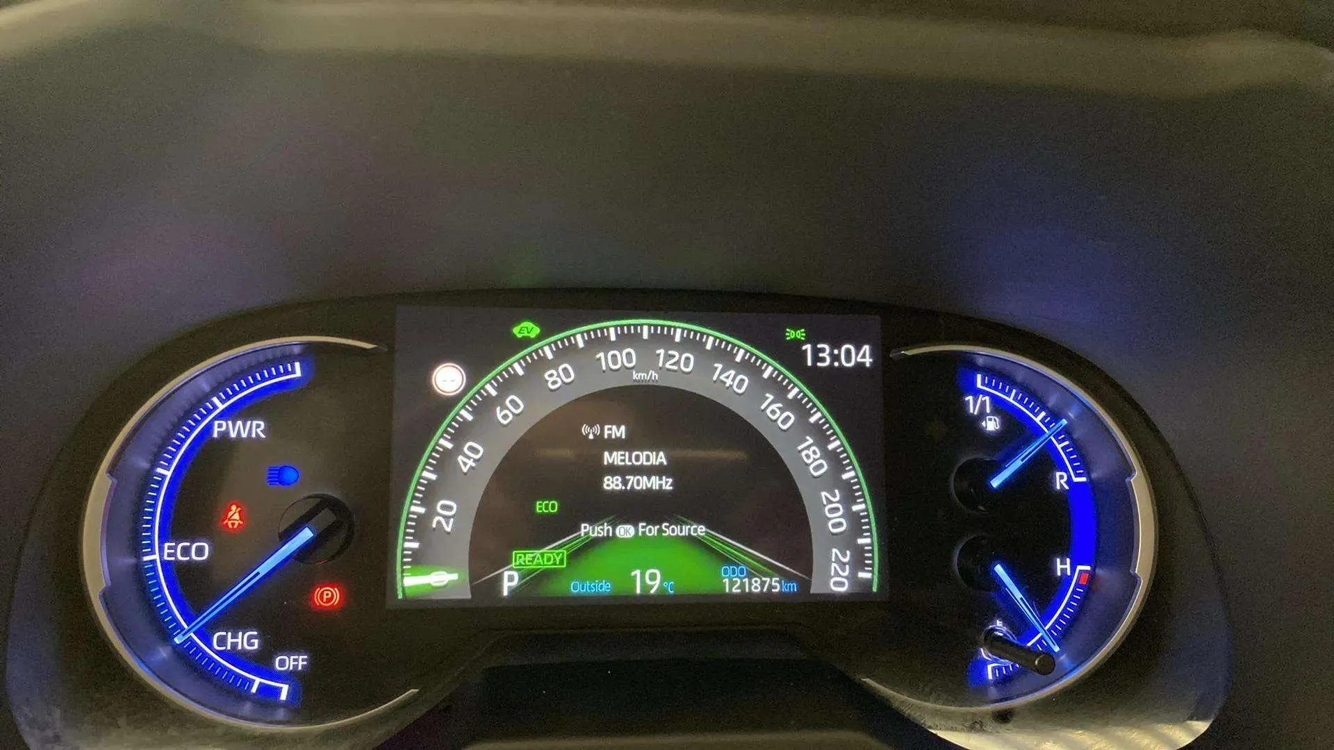 Toyota RAV4 2.5l 220H Advance - foto 16