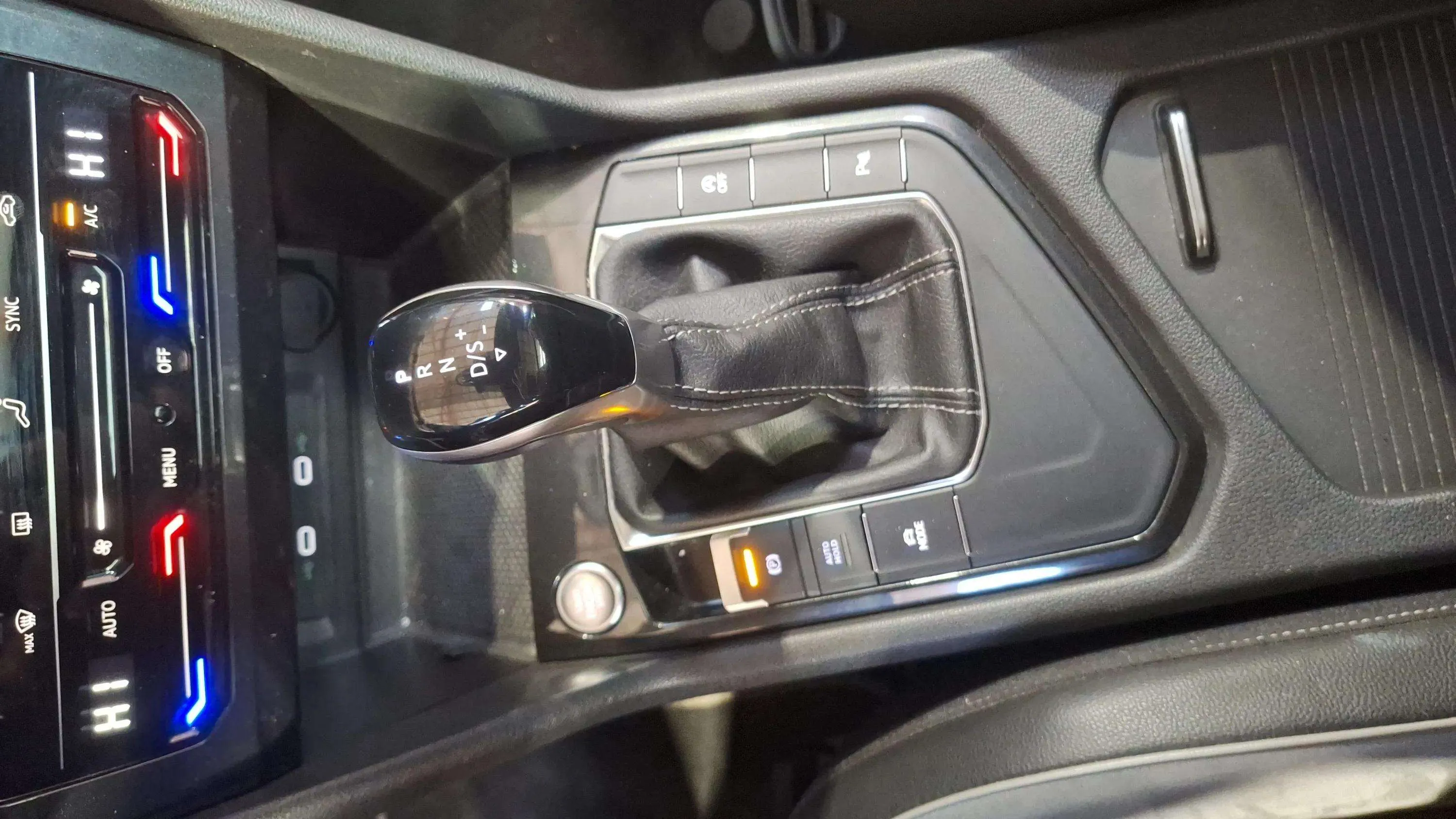 Volkswagen Tiguan R-Line 2.0 TDI DSG - foto 23