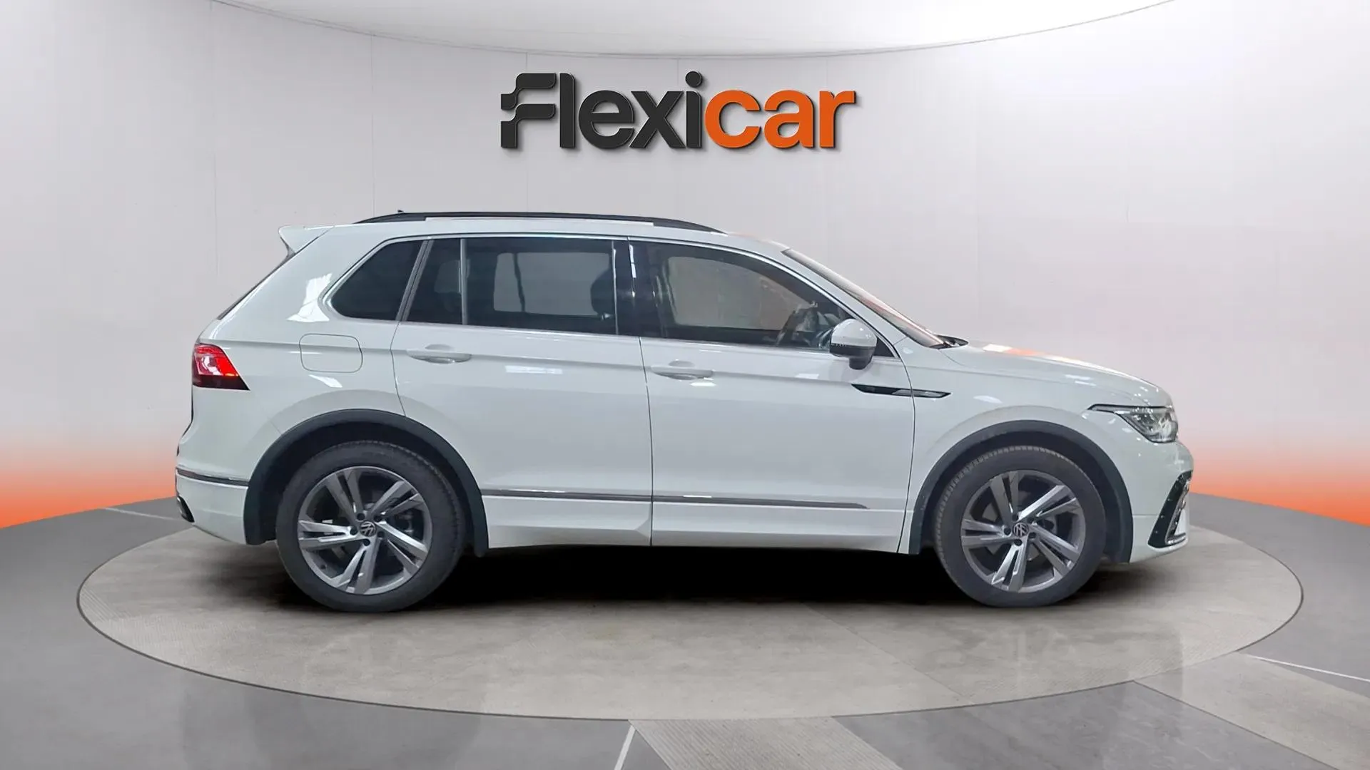 Volkswagen Tiguan R-Line 2.0 TDI DSG - foto 4