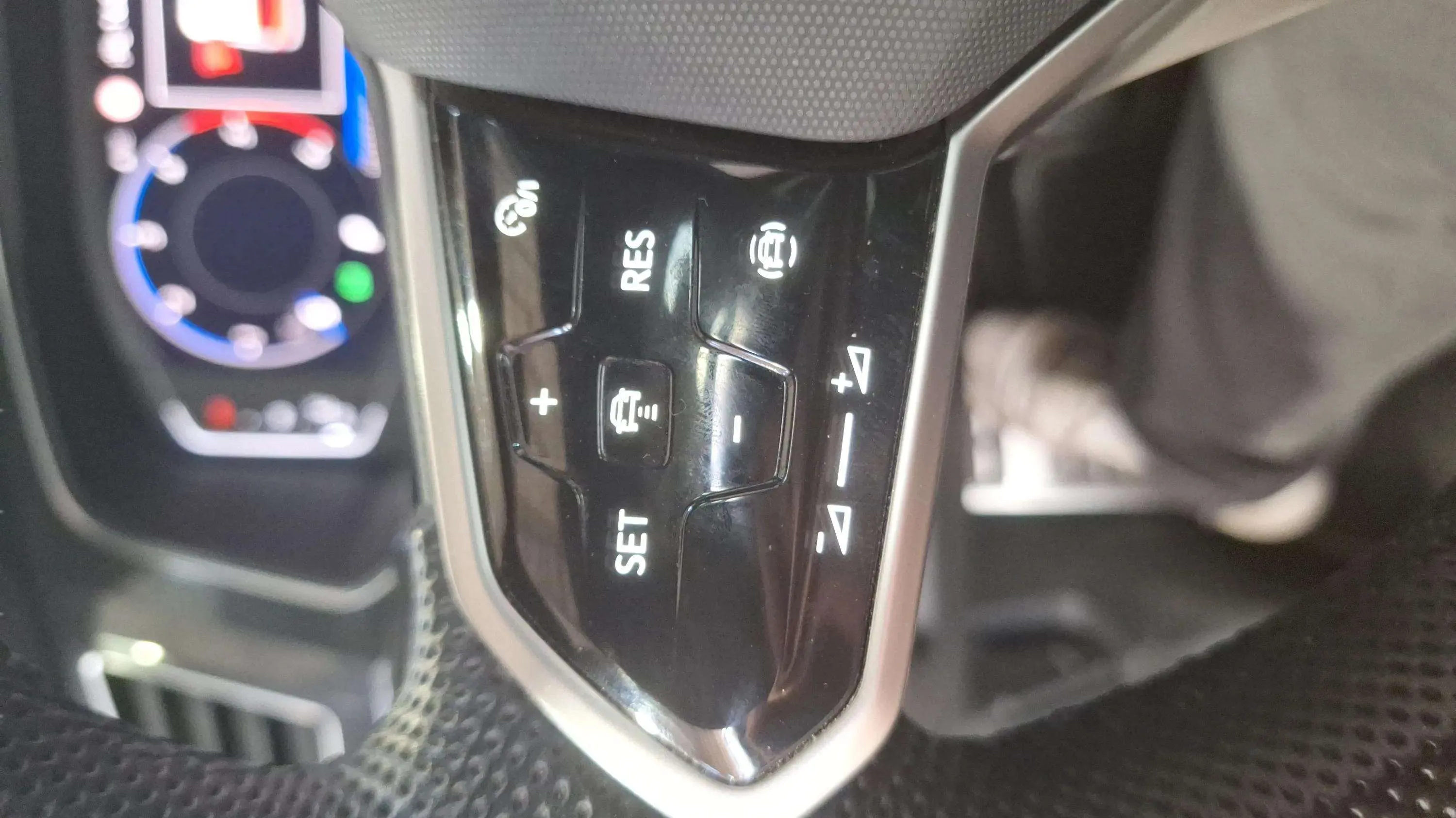 Volkswagen Tiguan R-Line 2.0 TDI DSG - foto 13