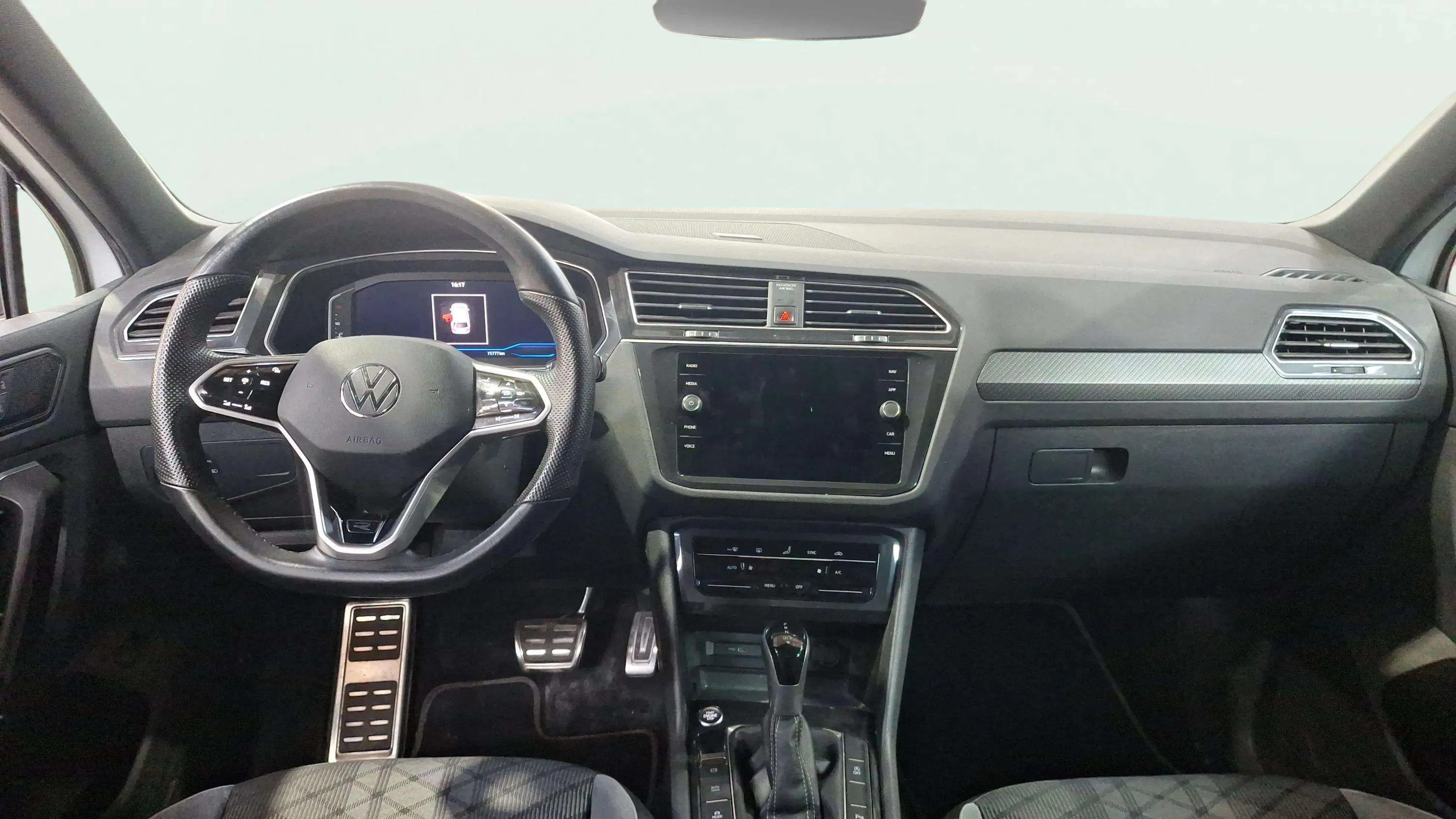 Volkswagen Tiguan R-Line 2.0 TDI DSG - foto 9