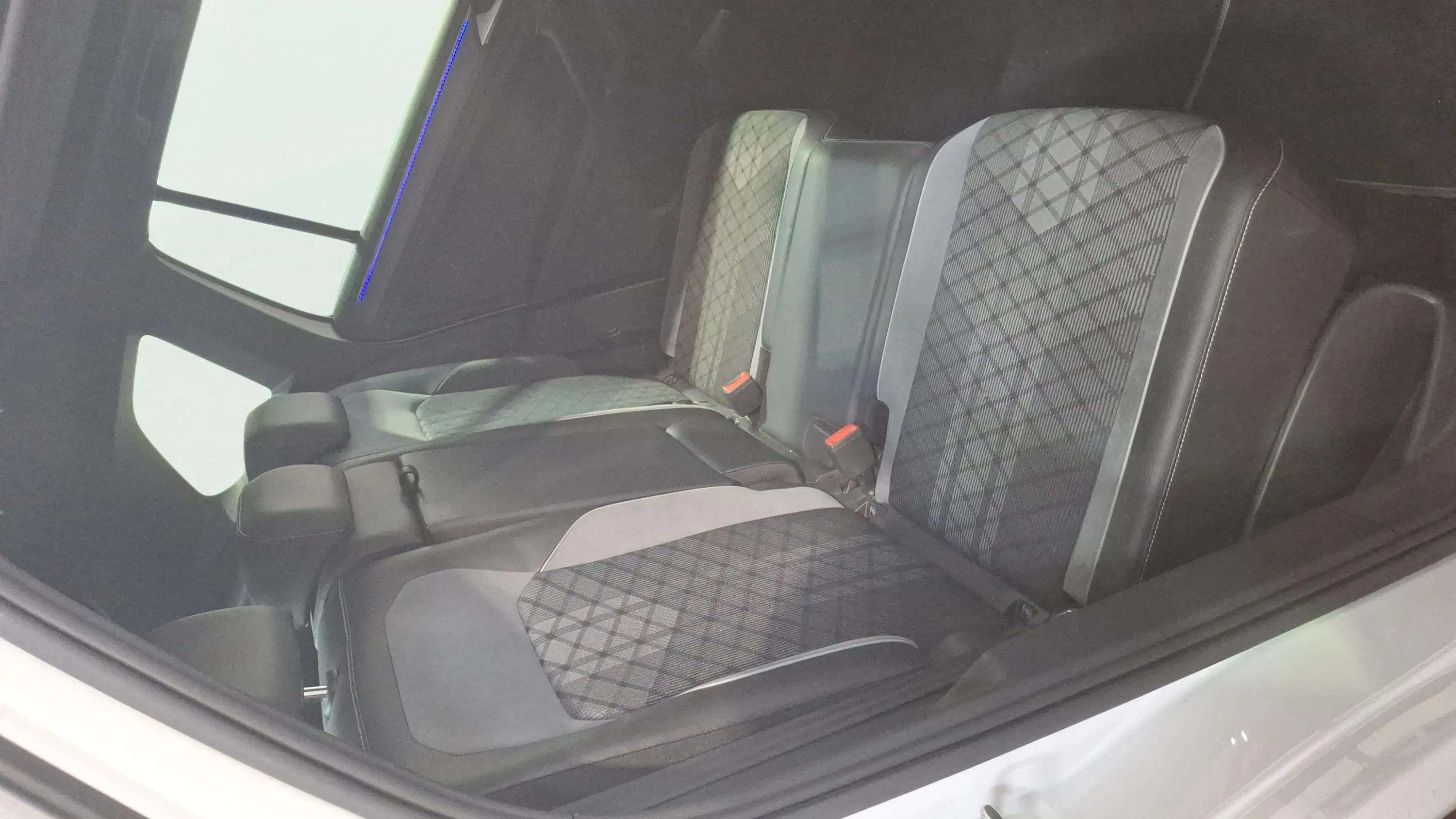 Volkswagen Tiguan R-Line 2.0 TDI DSG - foto 19
