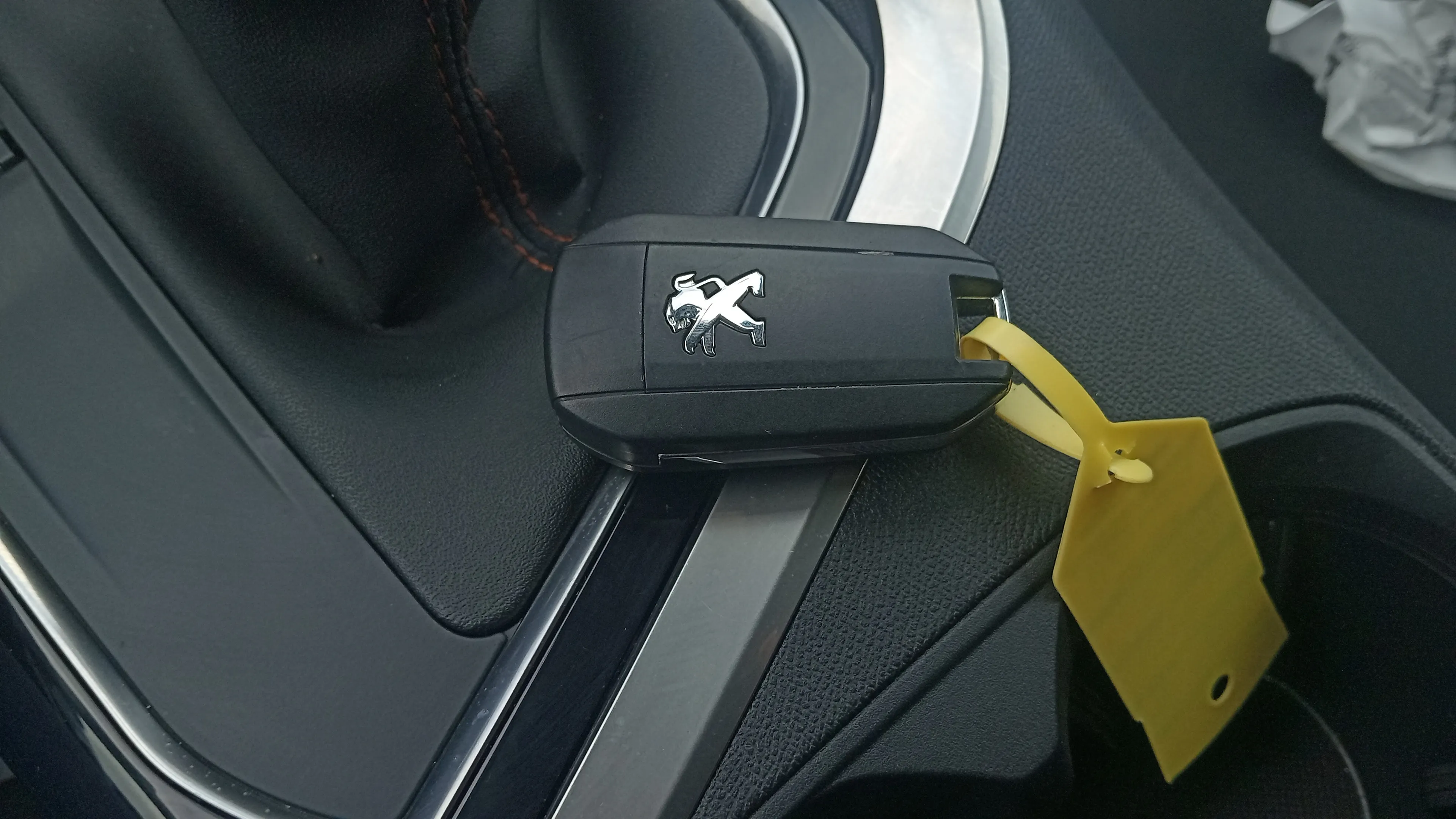 Peugeot 3008 1.5L BlueHDi Active - foto 23