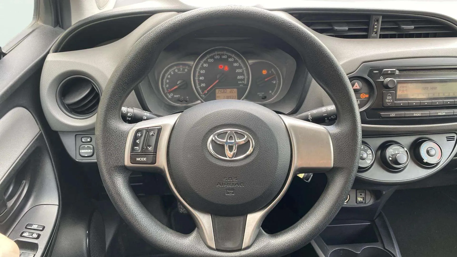 Toyota Yaris 1.0 70 Active - foto 13