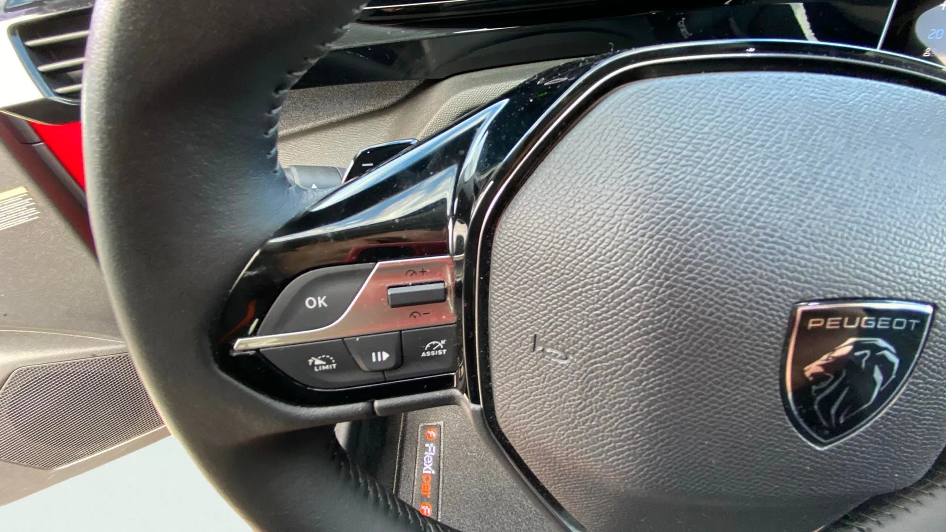 Peugeot 308 SW Allure BlueHDi 130 EAT8 - foto 14