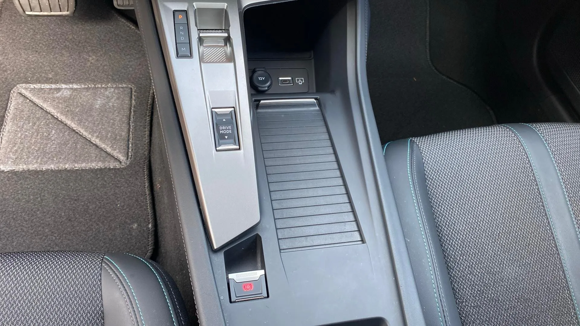 Peugeot 308 SW Allure BlueHDi 130 EAT8 - foto 17