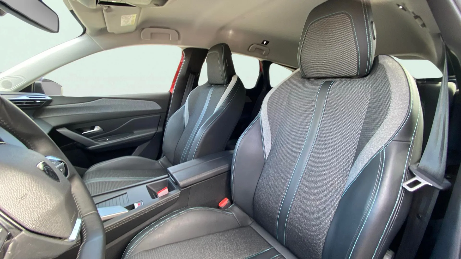 Peugeot 308 SW Allure BlueHDi 130 EAT8 - foto 18